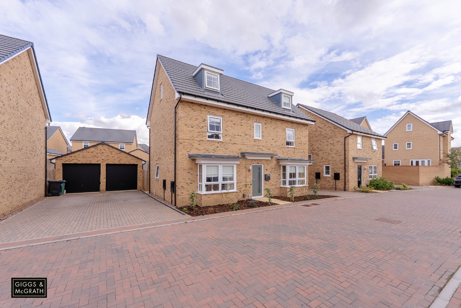 5 bed detached house for sale in Cobbler Drive, Huntingdon  - Property Image 1