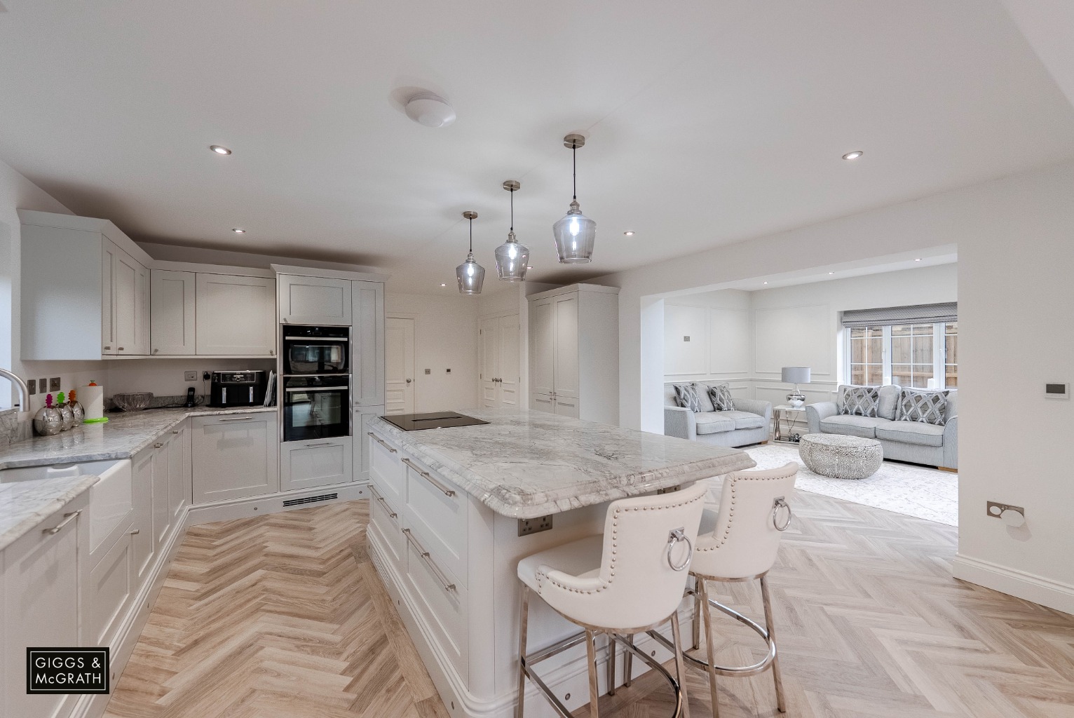 5 bed detached house for sale in Oldhurst Road, Huntingdon  - Property Image 2