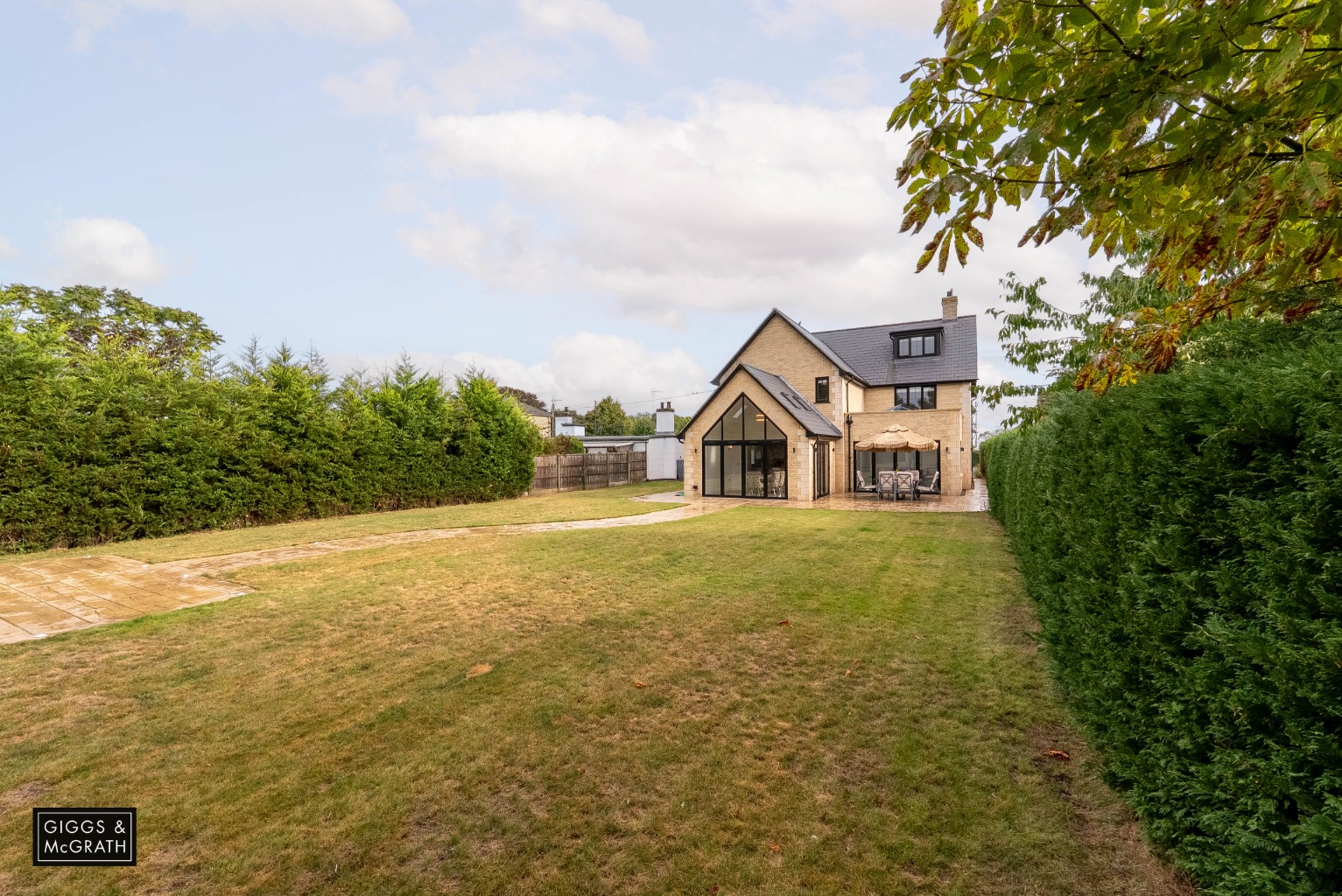 5 bed detached house for sale in Oldhurst Road, Huntingdon - Property Image 1