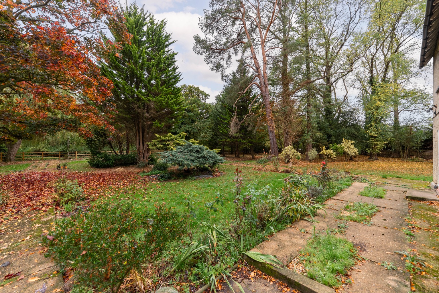 3 bed detached house for sale in Church Road, Huntingdon 13