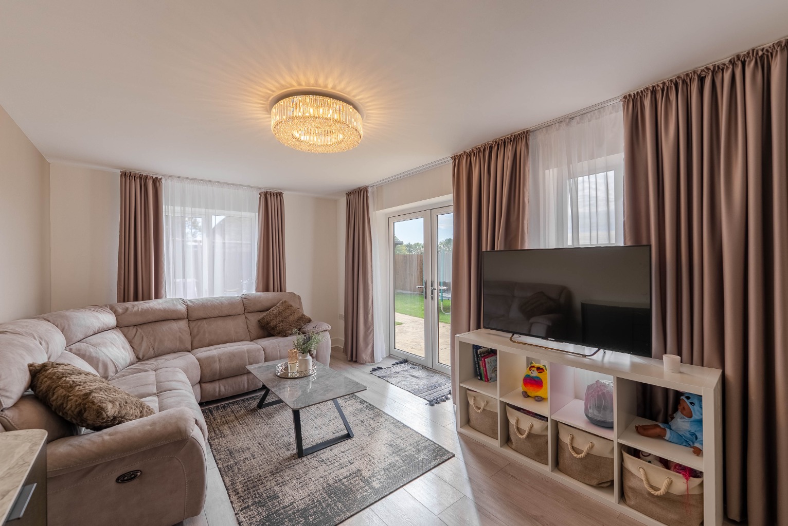 3 bed semi-detached house for sale in Meridian Close, Cambridgeshire  - Property Image 4