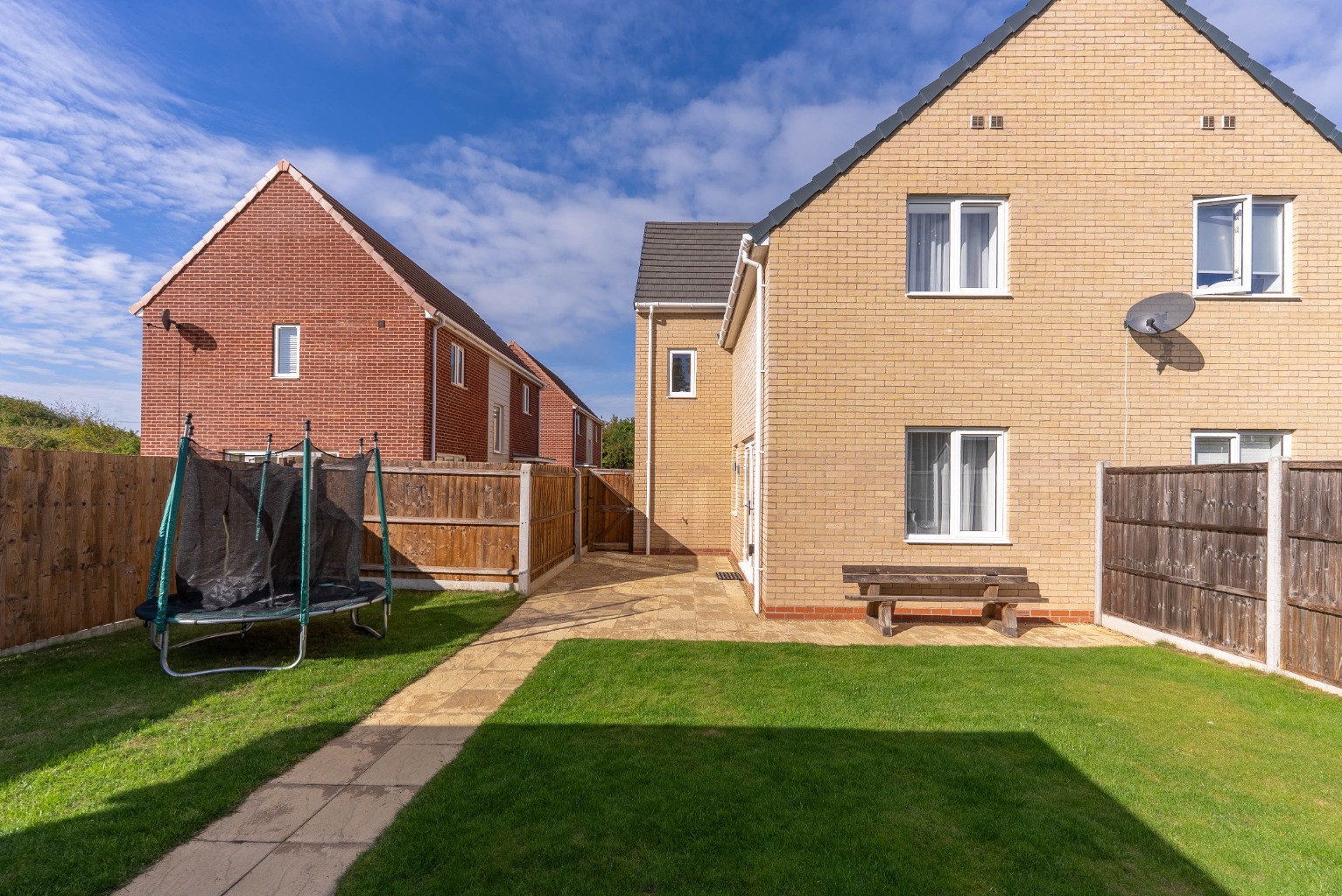 3 bed semi-detached house for sale in Meridian Close, Cambridgeshire  - Property Image 20