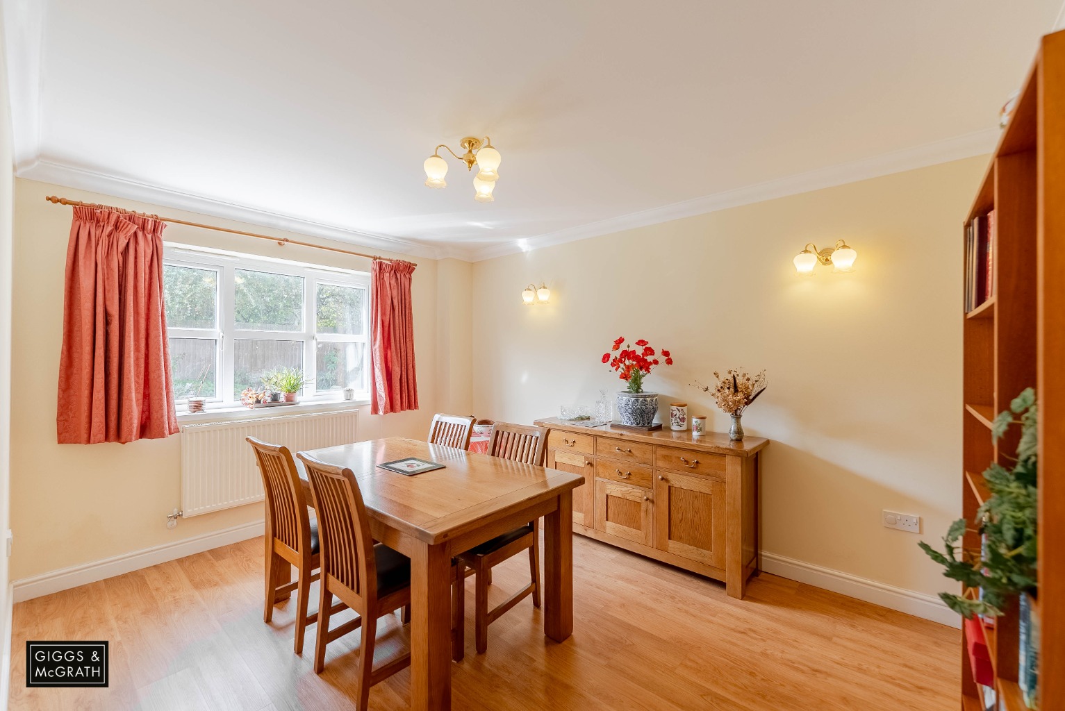 4 bed chalet for sale in Ash Close, Huntingdon 4