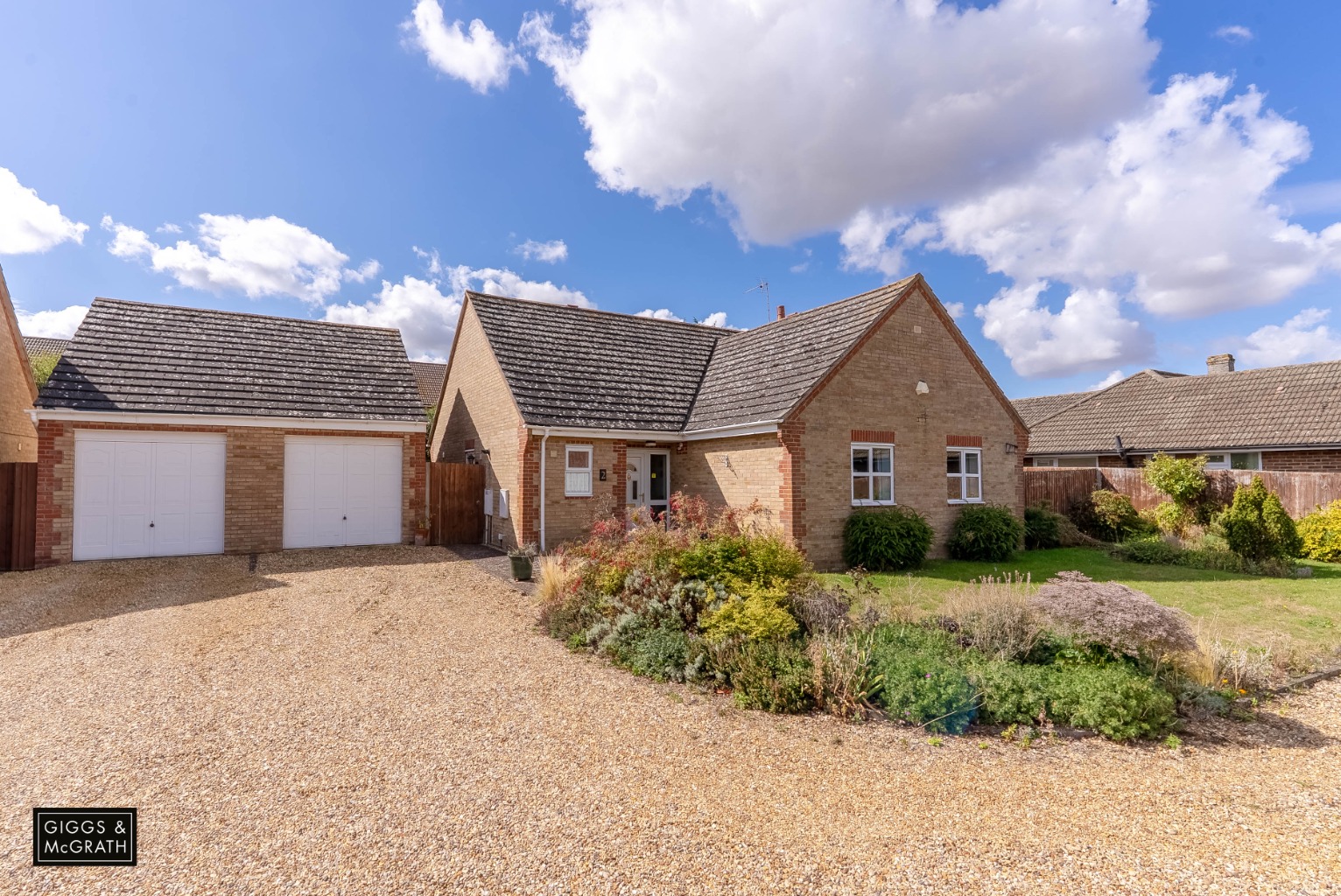 4 bed chalet for sale in Ash Close, Huntingdon, PE28