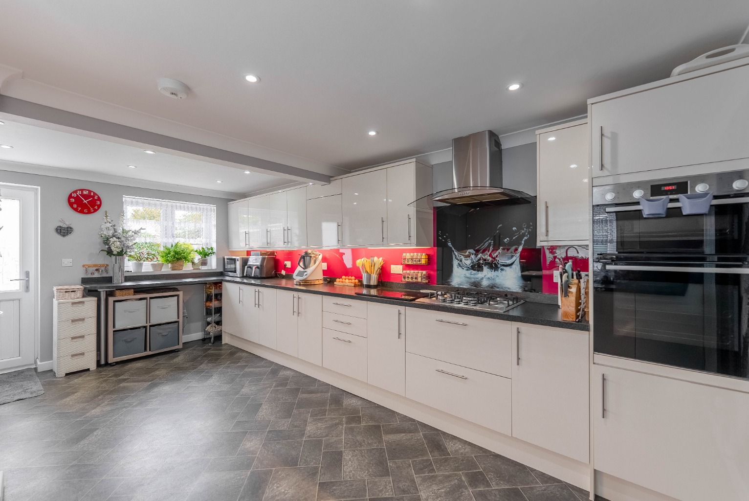 4 bed detached bungalow for sale in Butts Close, Cambridgeshire 3