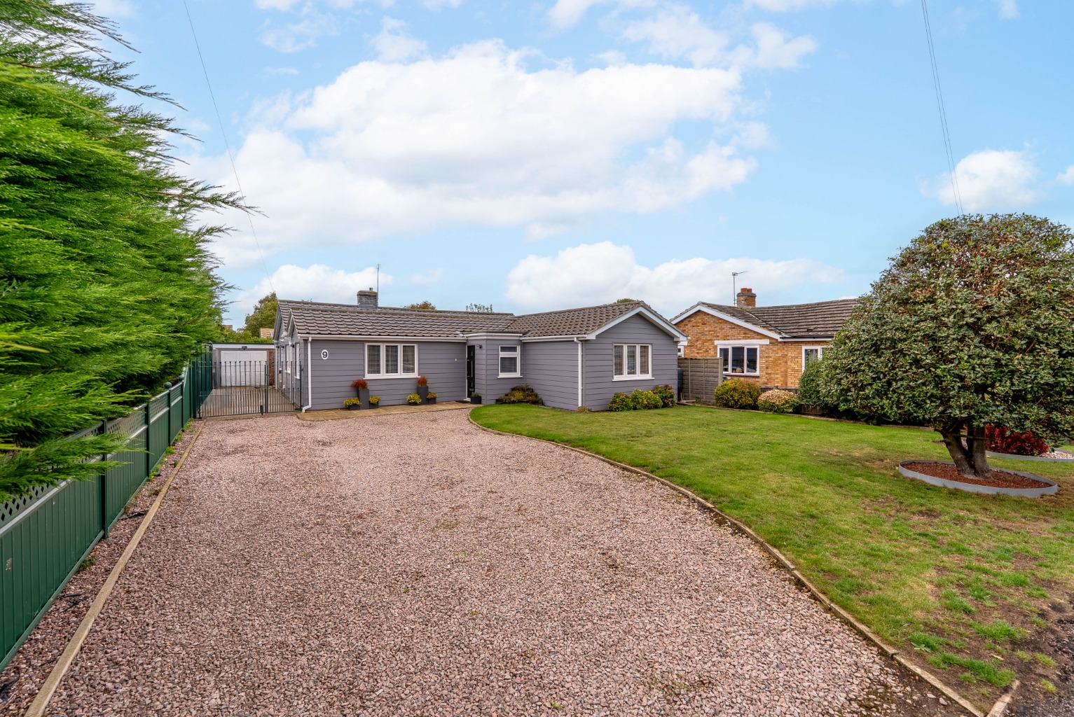 4 bed detached bungalow for sale in Butts Close, Cambridgeshire  - Property Image 1
