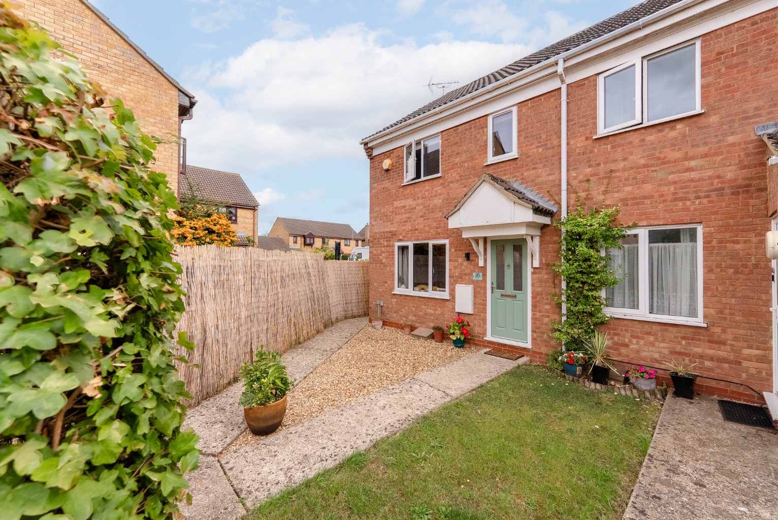 3 bed end of terrace house for sale in Hudpool, Cambridgeshire - Property Image 1