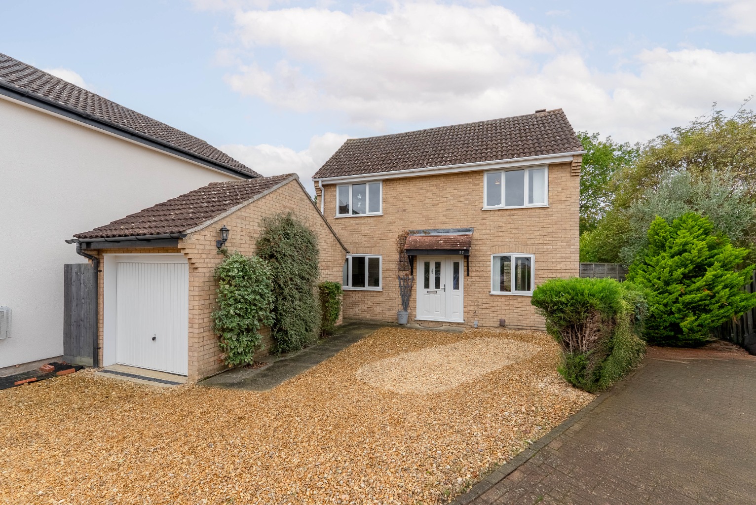 3 bed detached house for sale in Croftfield Road, Huntingdon  - Property Image 1