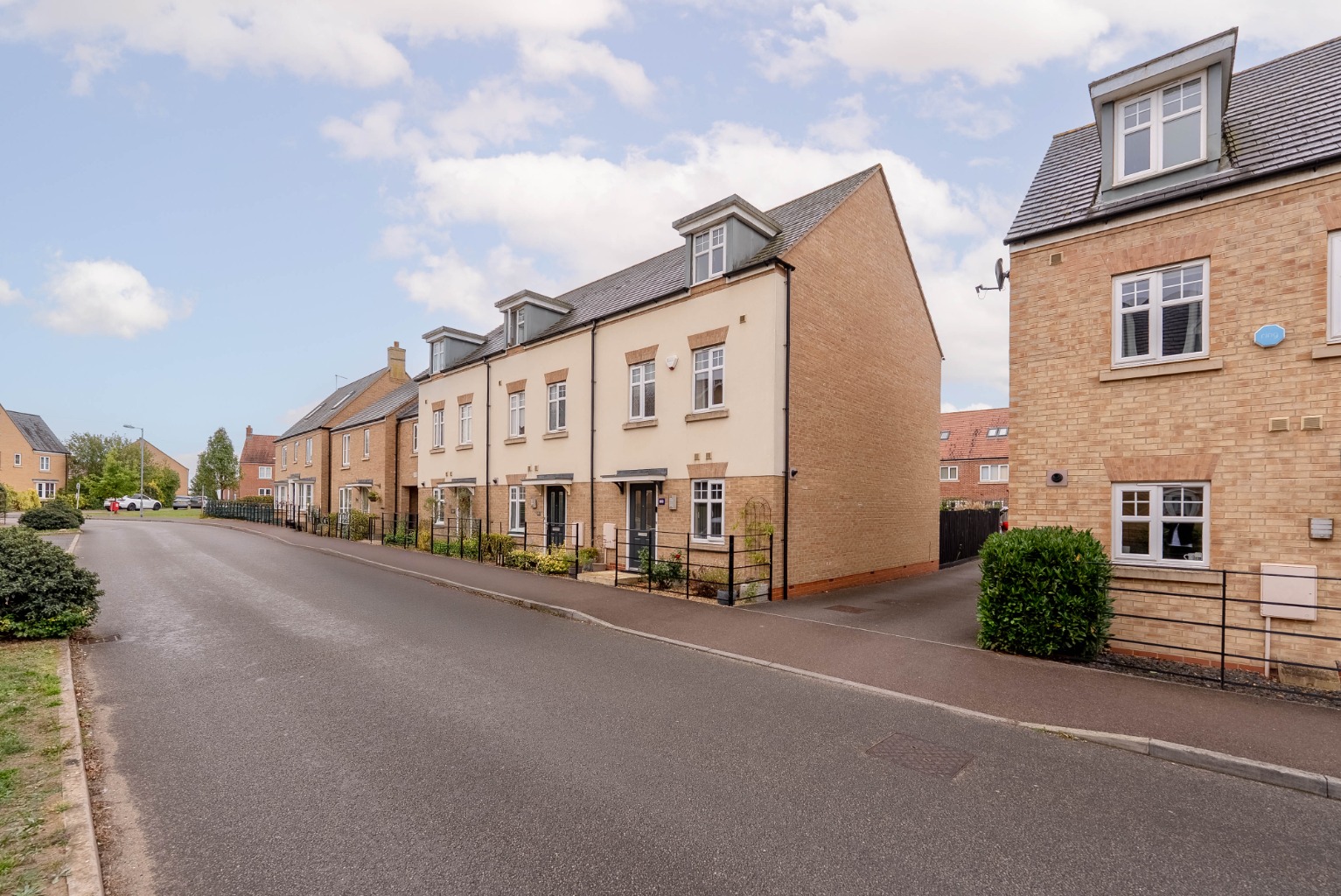4 bed end of terrace house for sale in Summer's Hill Drive, Cambridge  - Property Image 1