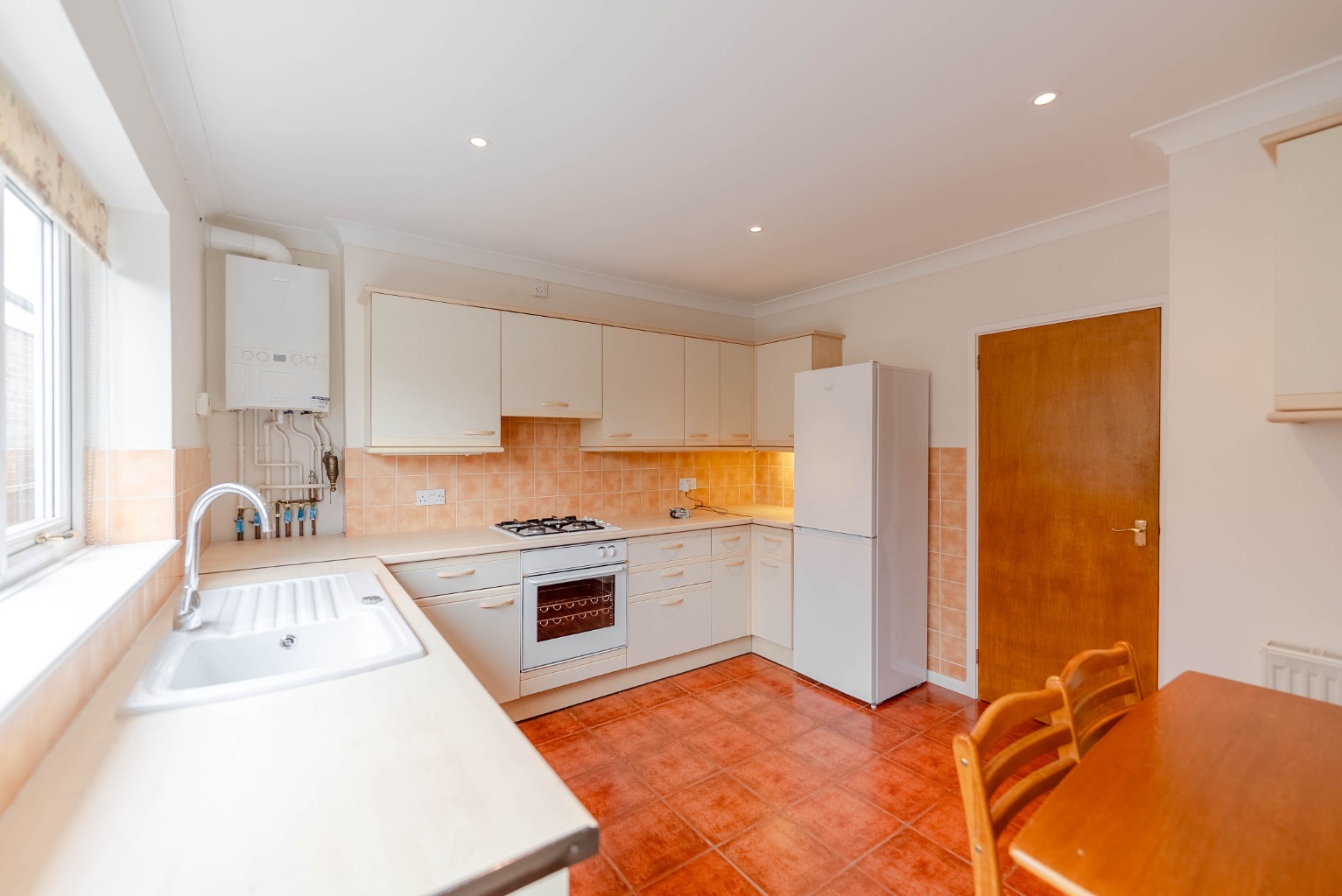 2 bed detached bungalow for sale in Arundel Road, Huntingdon 2