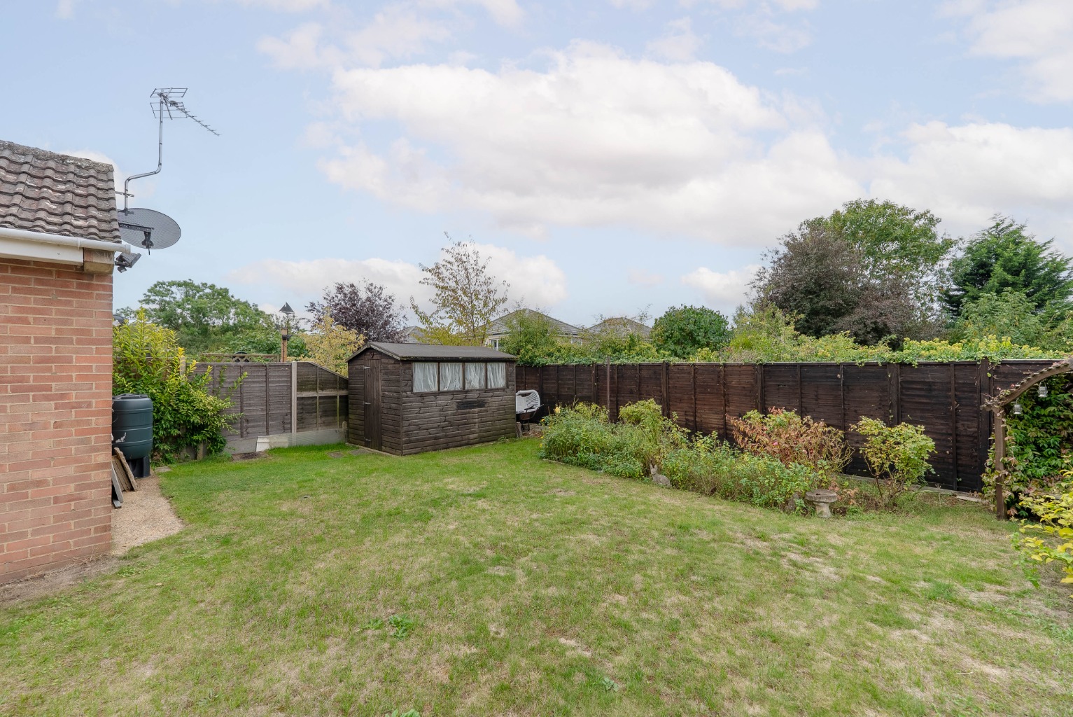 2 bed detached bungalow for sale in Arundel Road, Huntingdon 3