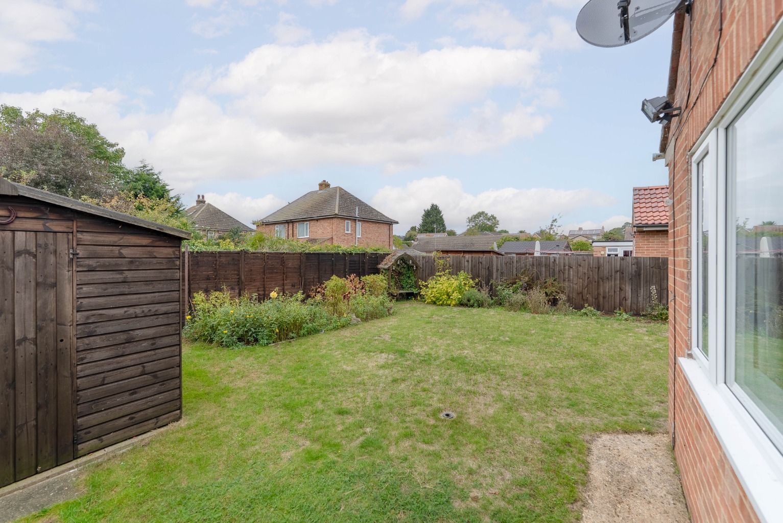 2 bed detached bungalow for sale in Arundel Road, Huntingdon 15