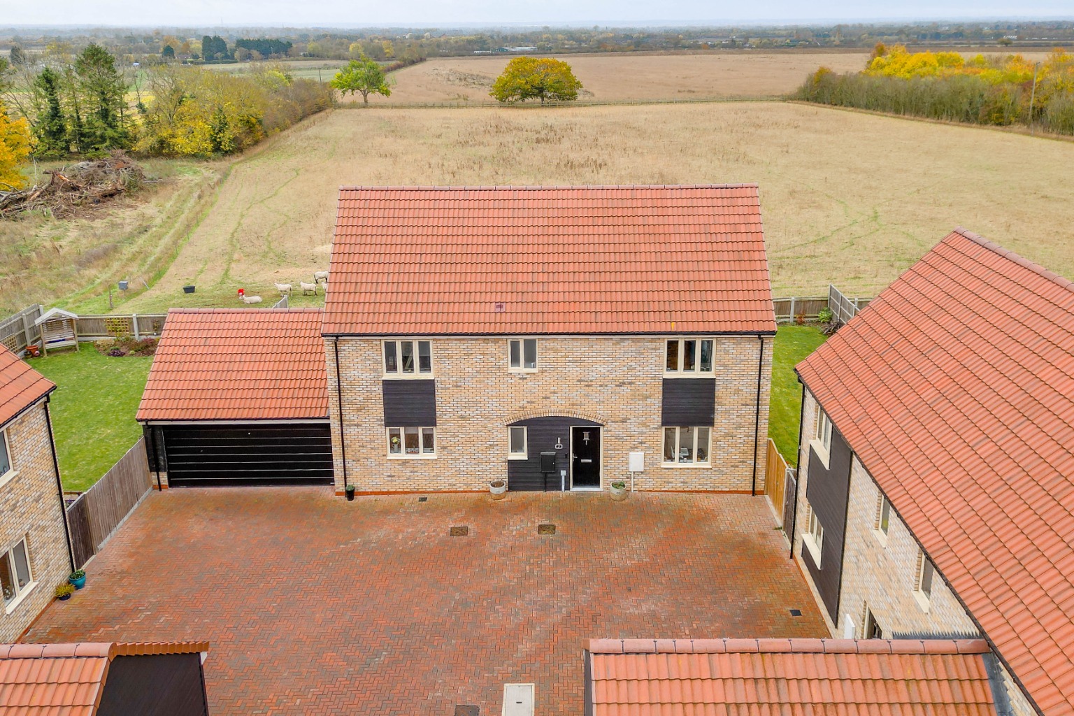 4 bed detached house for sale in Meridian Close, Cambridgeshire - Property Image 1