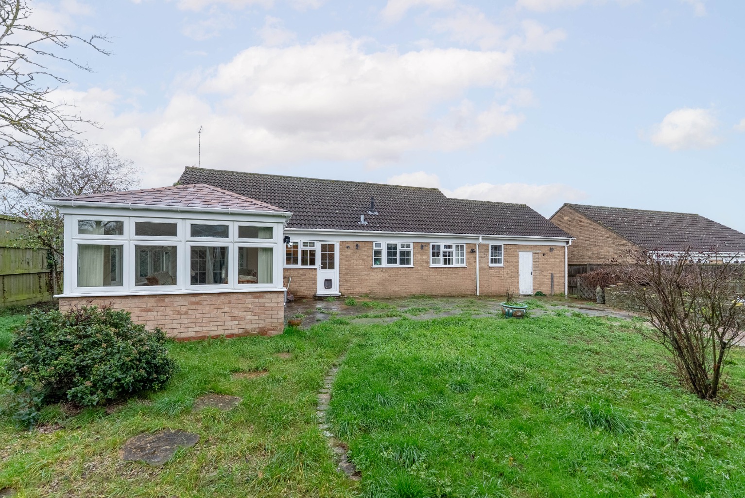 3 bed bungalow for sale in Windsor Close, St Ives 3