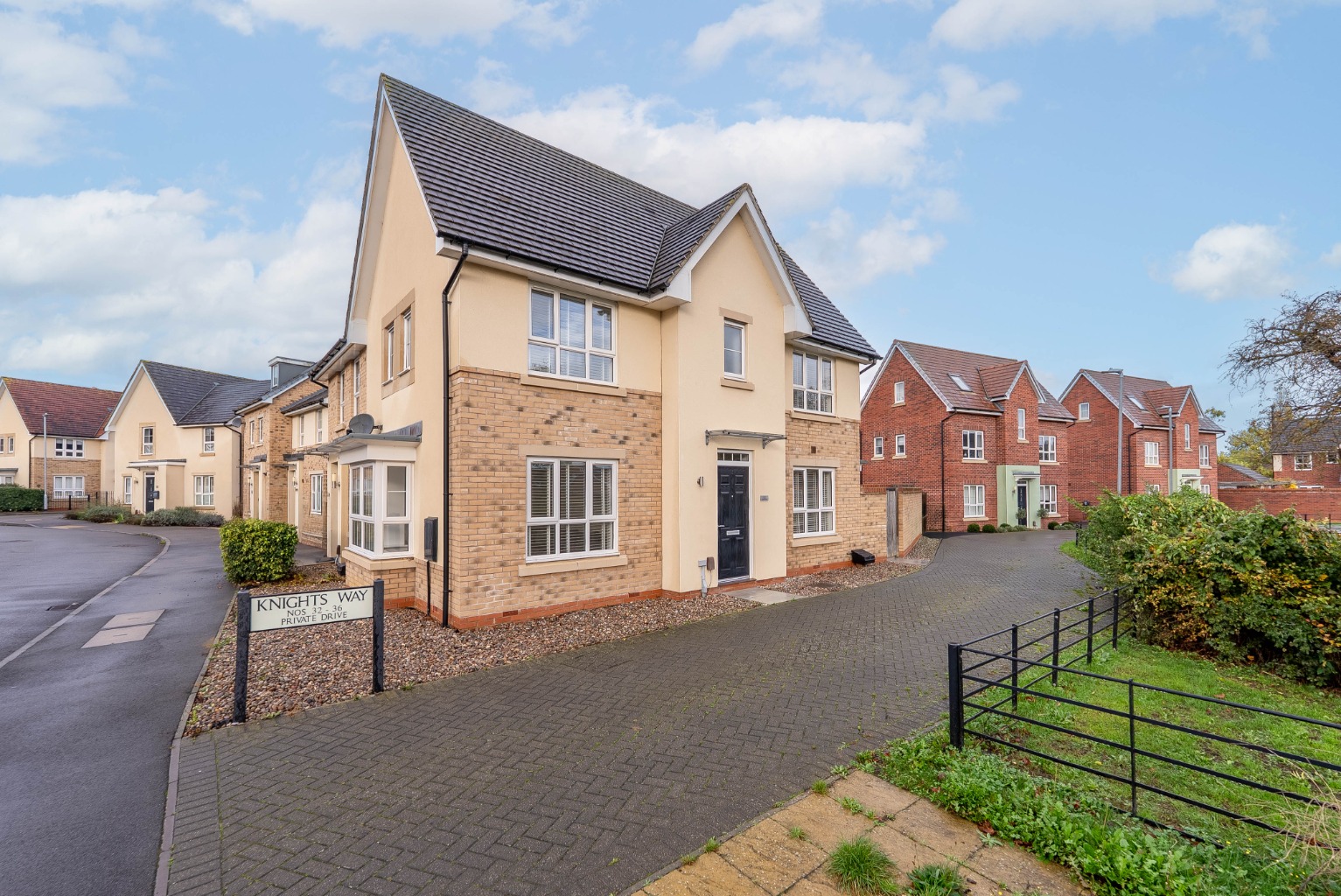 3 bed semi-detached house for sale in Knights Way, St. Ives  - Property Image 12