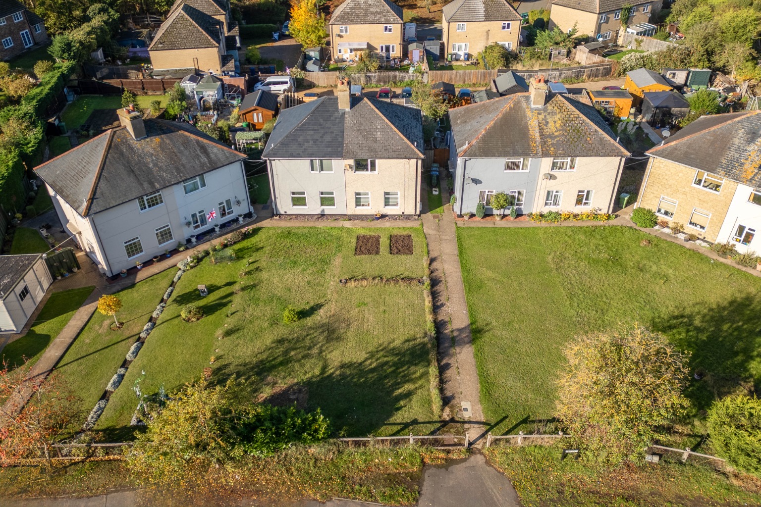 3 bed semi-detached house for sale in Potton Road, Cambridgeshire  - Property Image 4