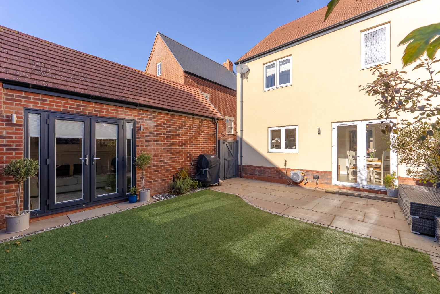 3 bed semi-detached house for sale in Hetley Close, Huntingdon 16