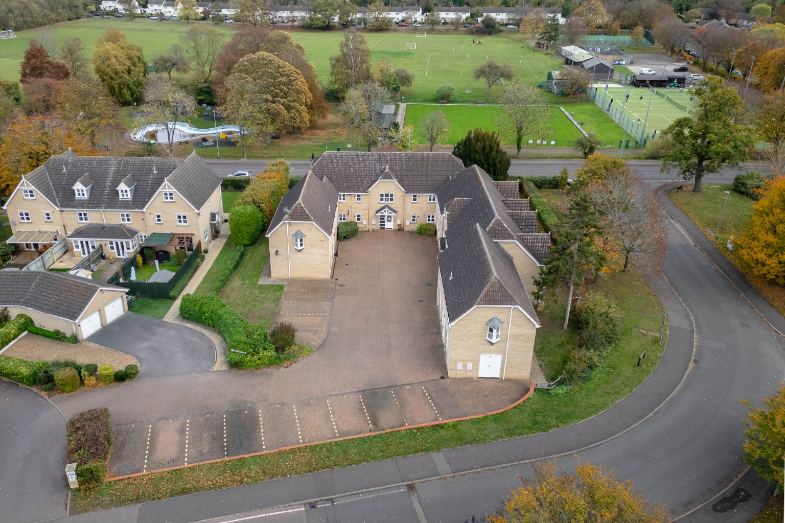 2 bed ground floor flat for sale in Varrier Jones Drive, Cambridge 3