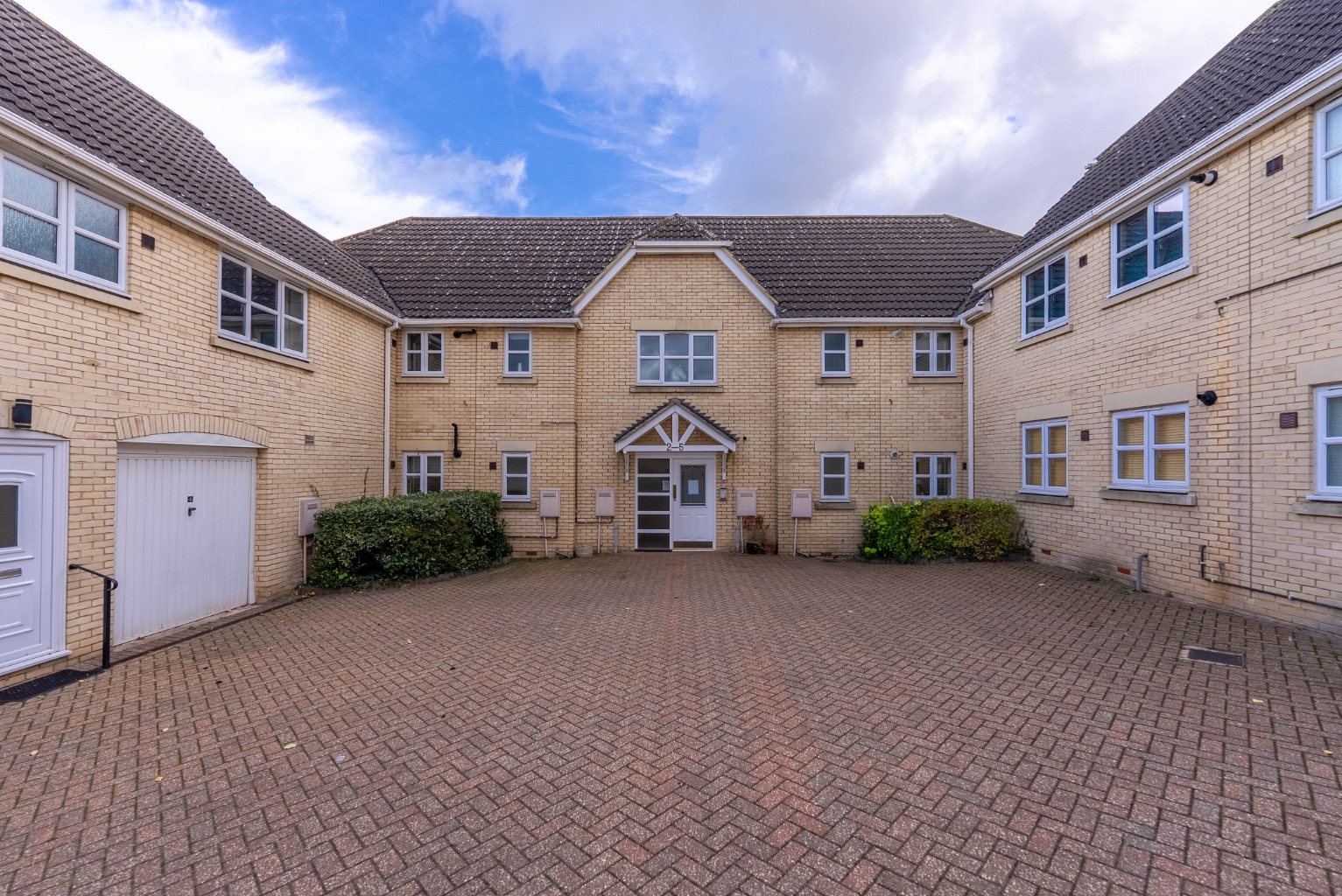 2 bed ground floor flat for sale in Varrier Jones Drive, Cambridge - Property Image 1