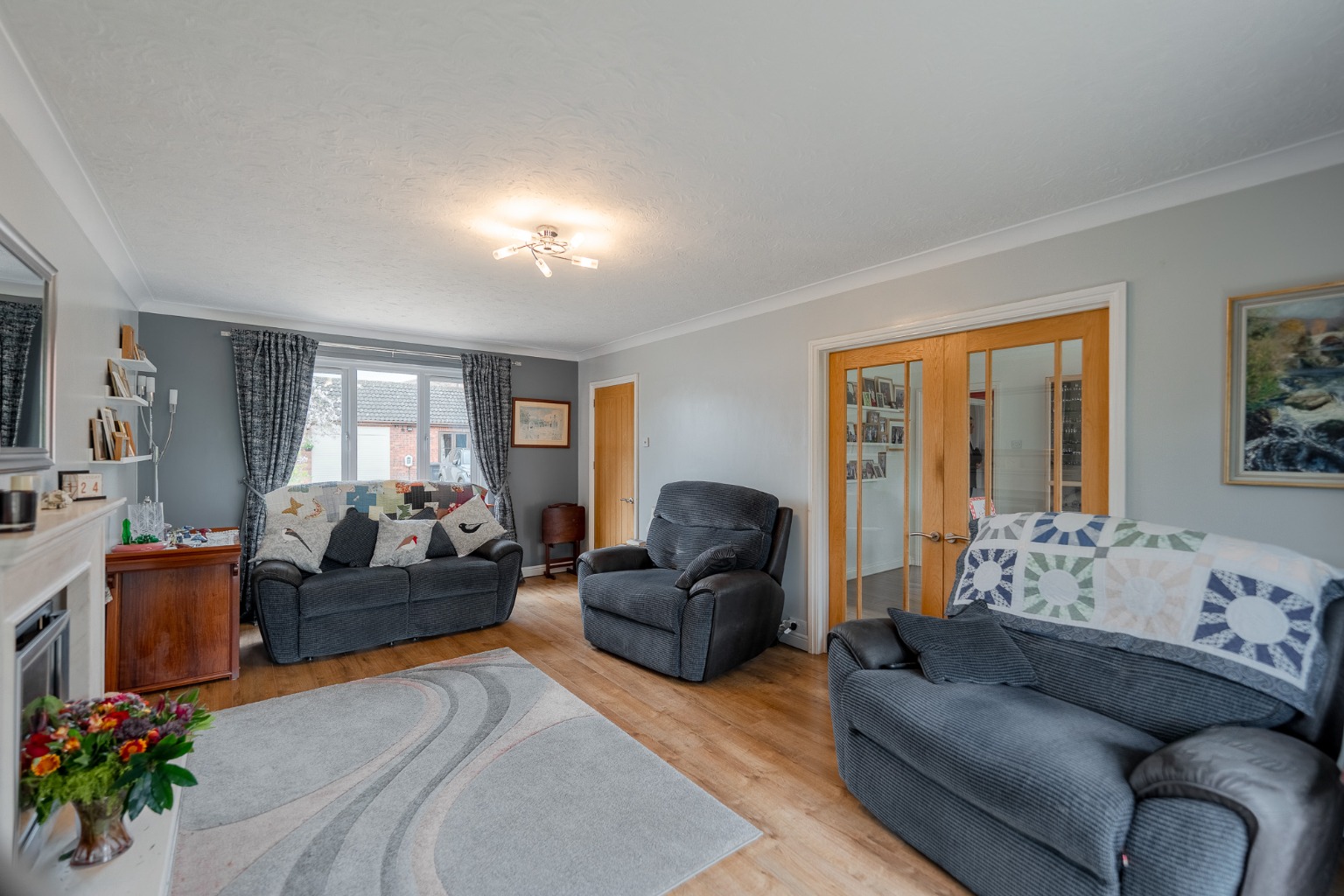 4 bed detached house for sale in Thatchers Close, Huntingdon 4