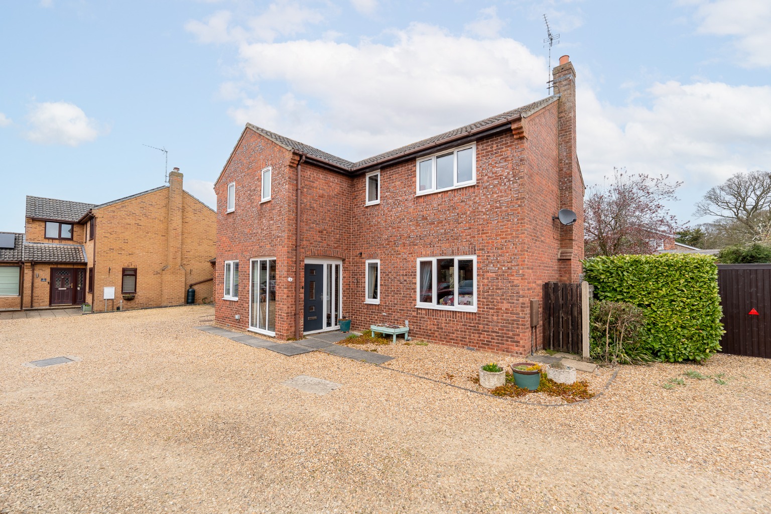 4 bed detached house for sale in Thatchers Close, Huntingdon, PE26