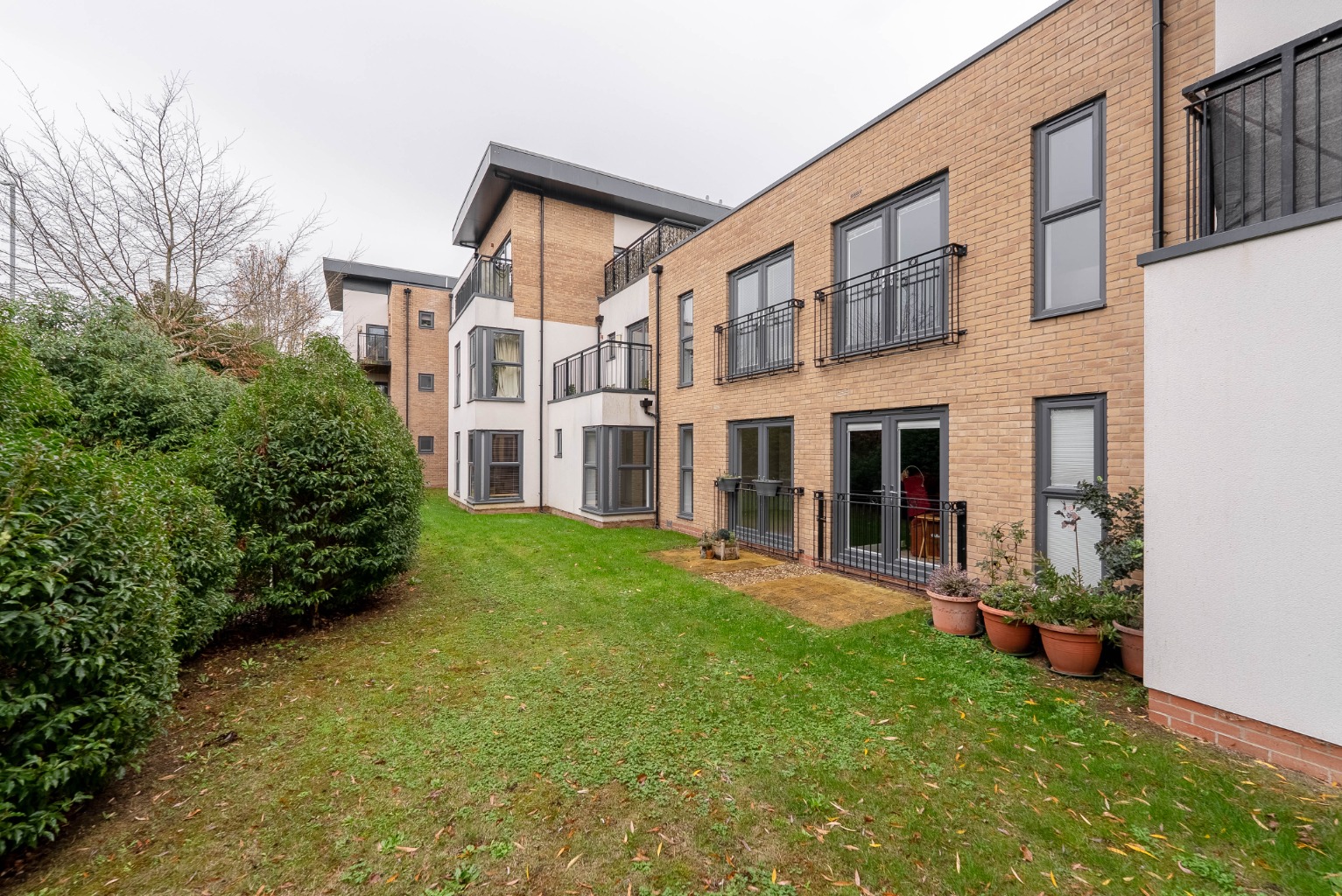 2 bed ground floor flat for sale in Mill Court, Cambridge - Property Image 1