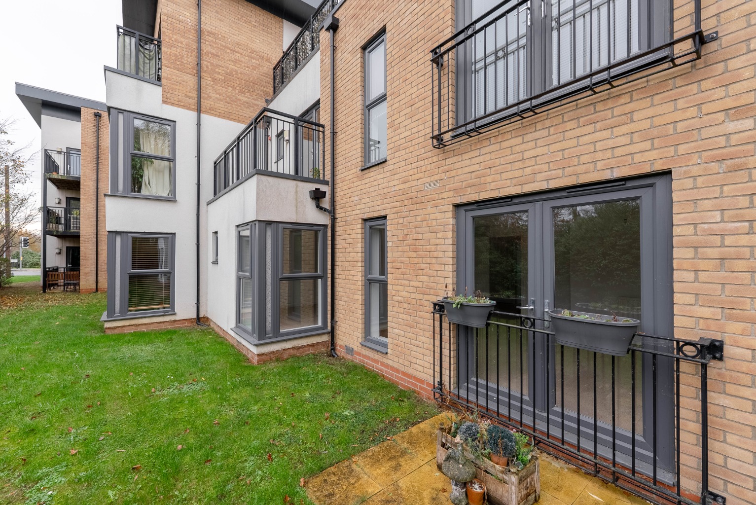2 bed ground floor flat for sale in Mill Court, Cambridge  - Property Image 5