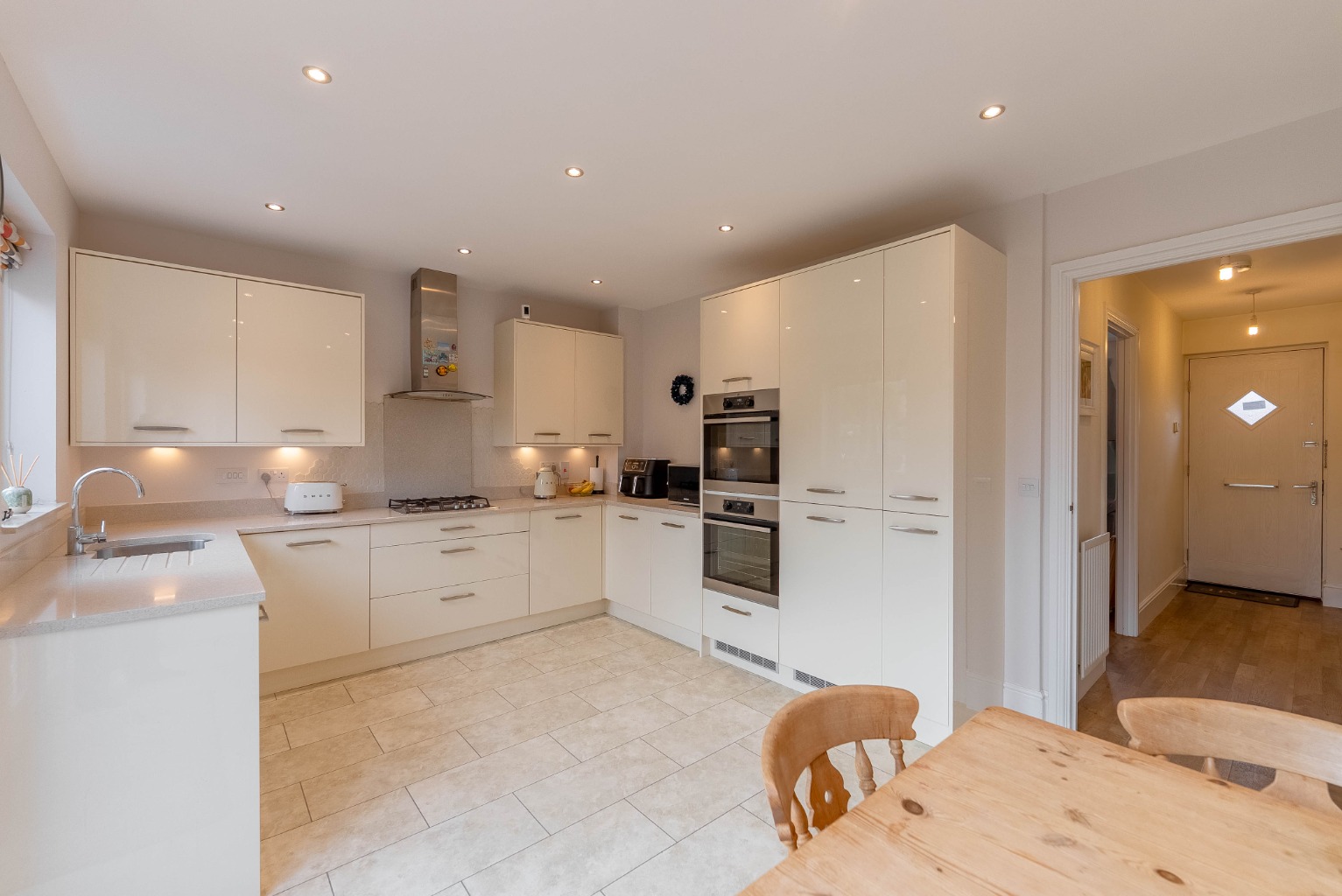 3 bed semi-detached house for sale in Senliz Road, Cambridgeshire  - Property Image 5