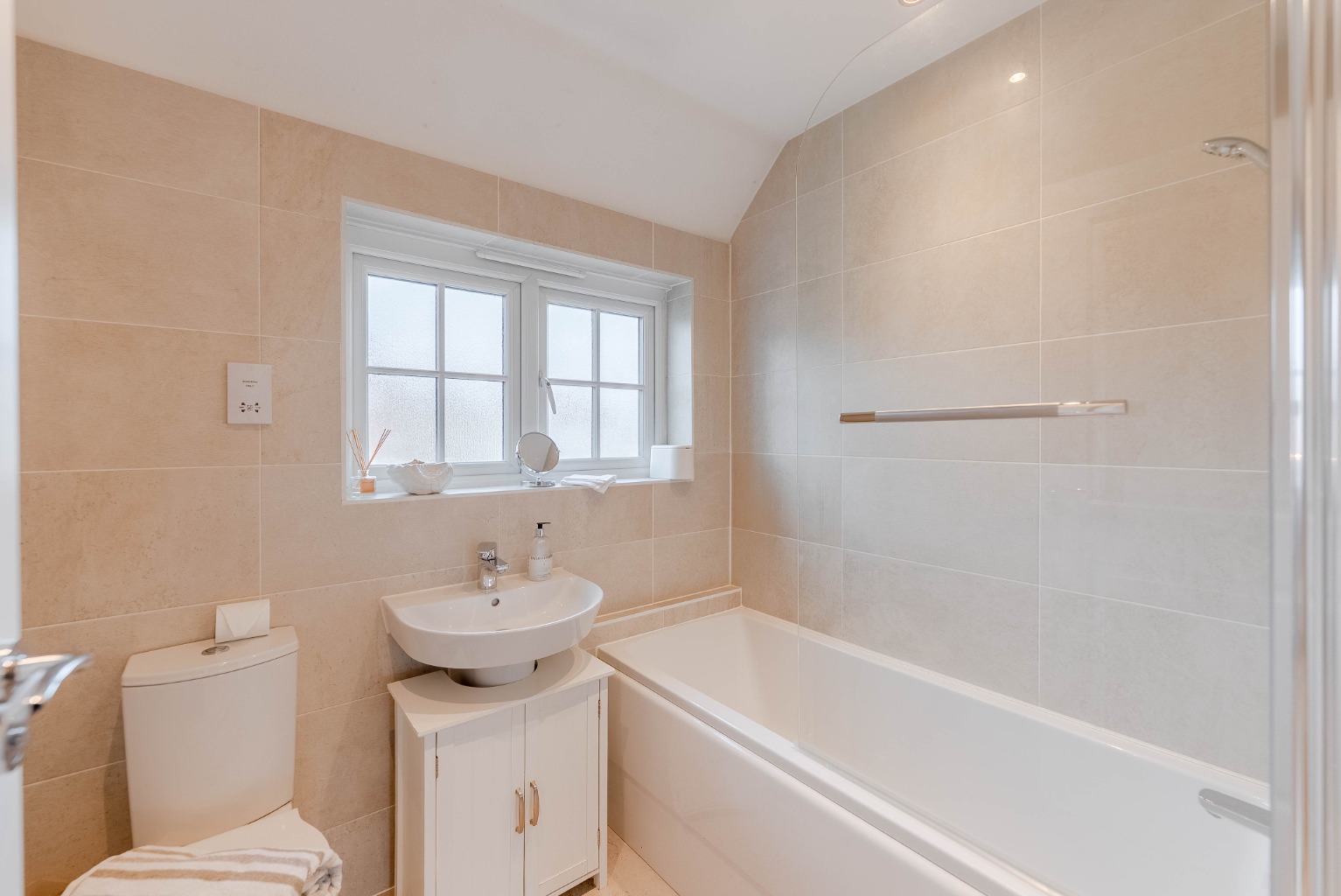 3 bed semi-detached house for sale in Senliz Road, Cambridgeshire  - Property Image 12