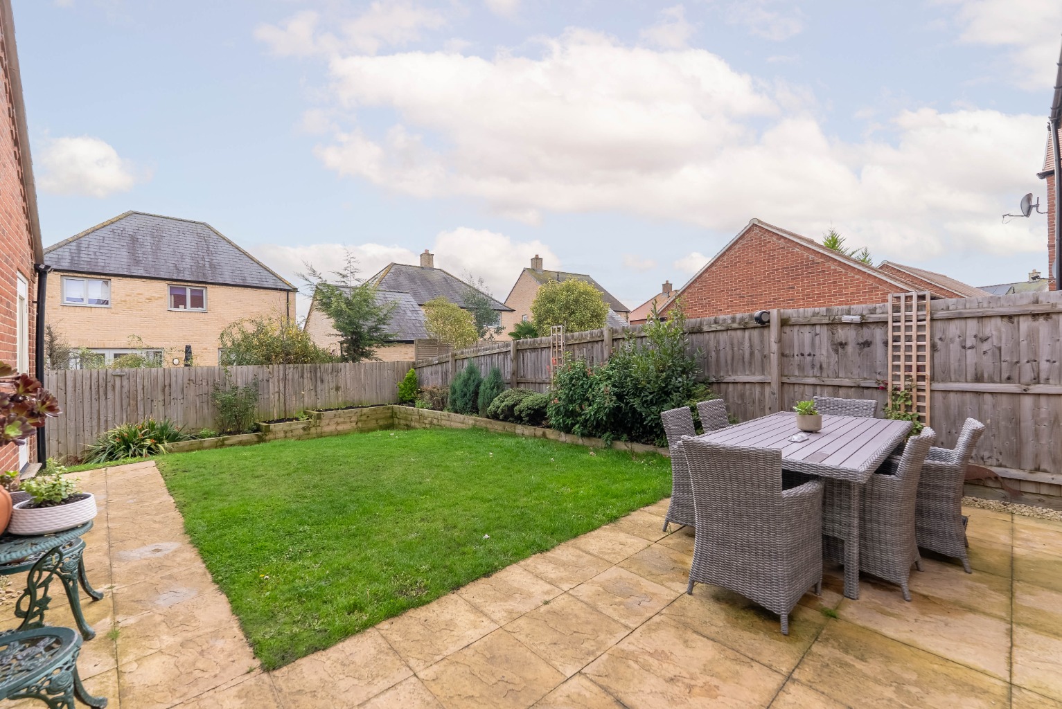3 bed semi-detached house for sale in Senliz Road, Cambridgeshire  - Property Image 13