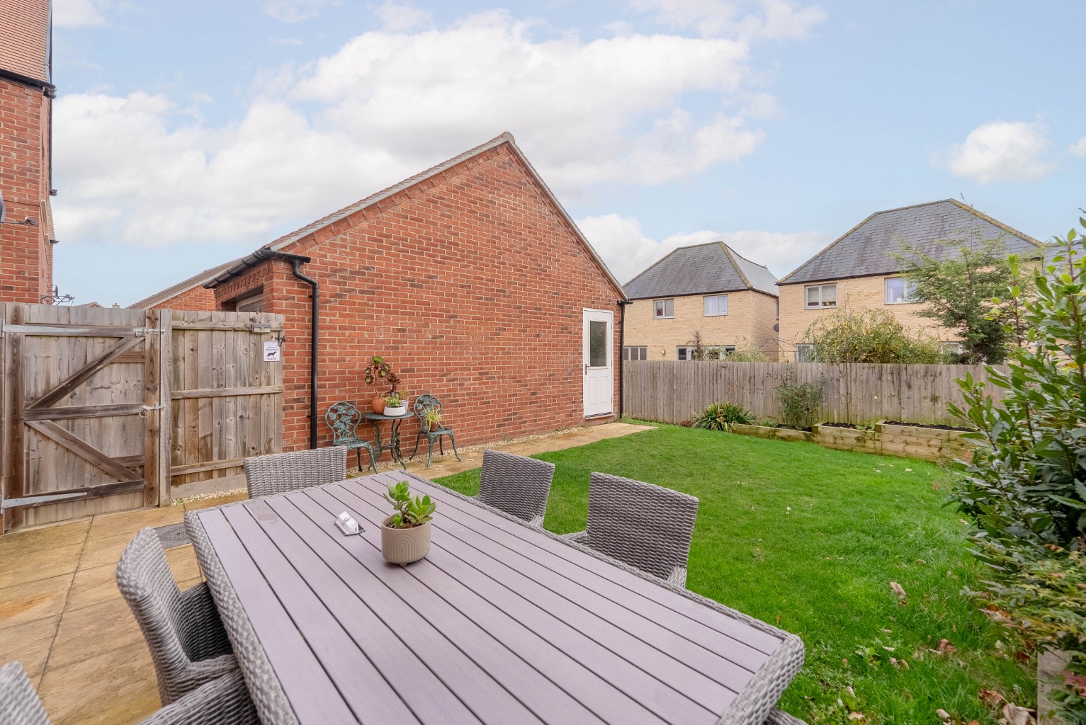 3 bed semi-detached house for sale in Senliz Road, Cambridgeshire  - Property Image 14