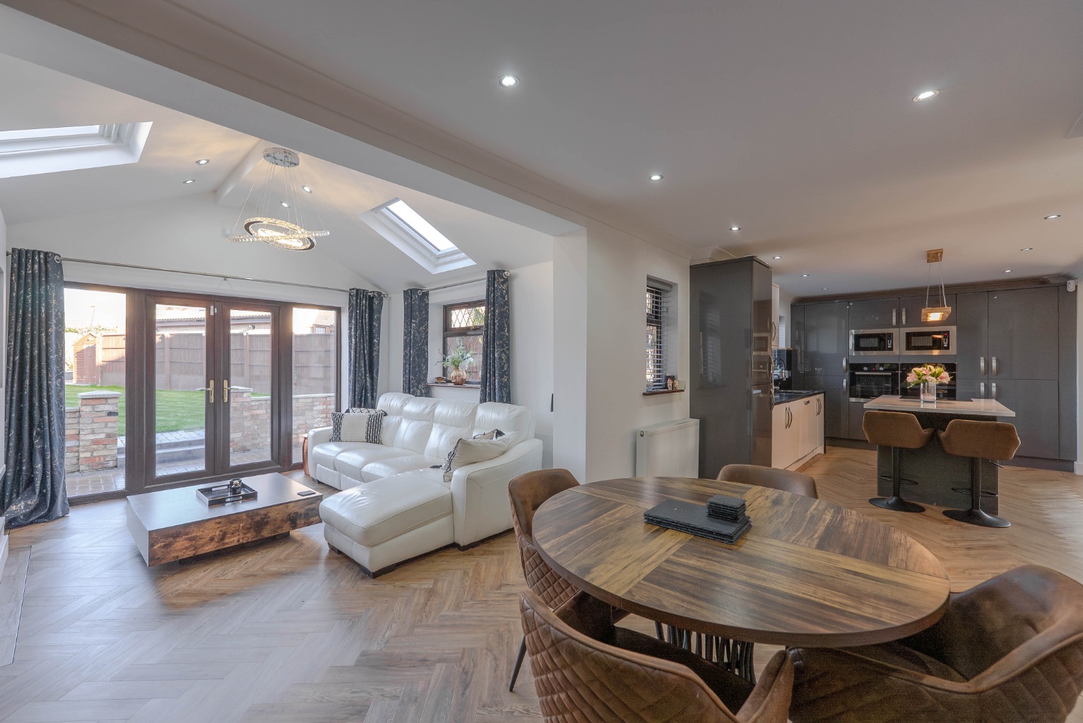 4 bed detached house for sale in New Road, Huntingdon 3