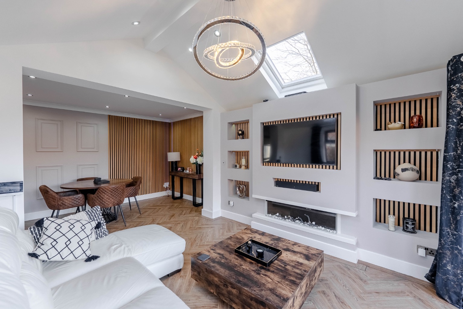 4 bed detached house for sale in New Road, Huntingdon 1