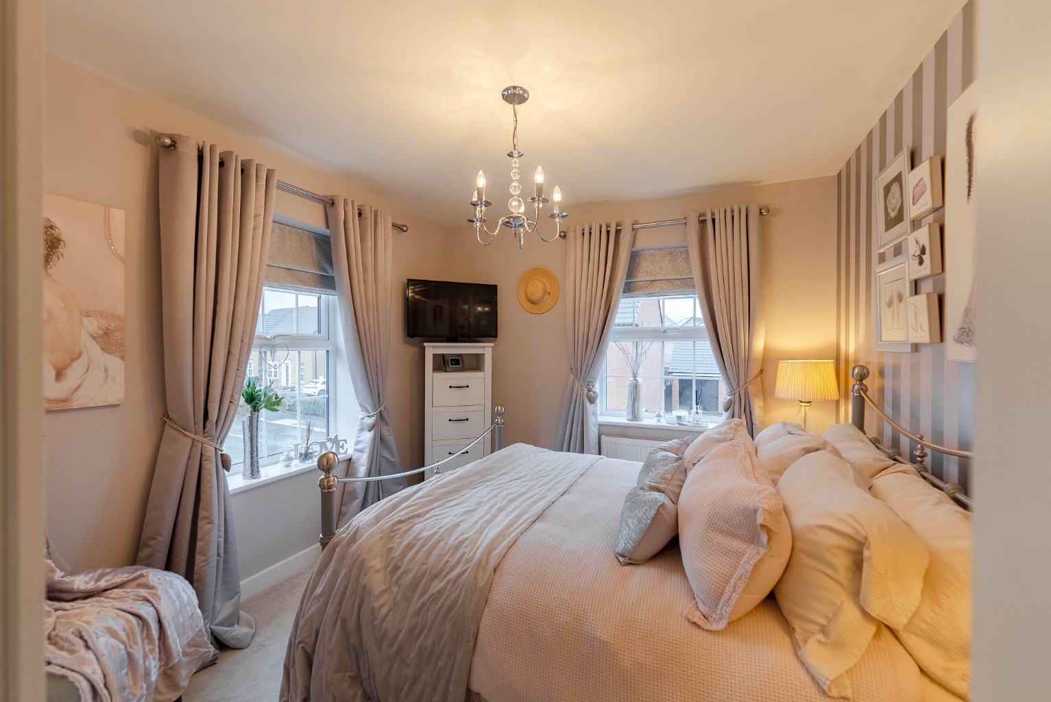 4 bed detached house for sale in Mahaddie Way, Cambridgeshire  - Property Image 7