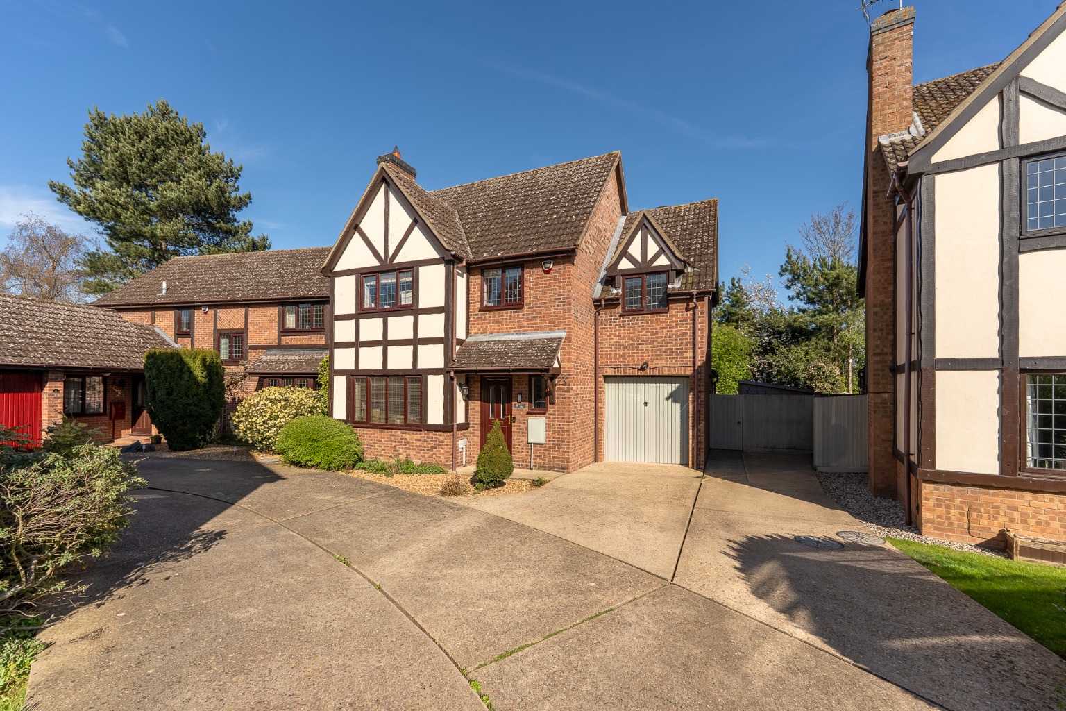 4 bed detached house for sale in Padgetts Close, Cambridgeshire - Property Image 1