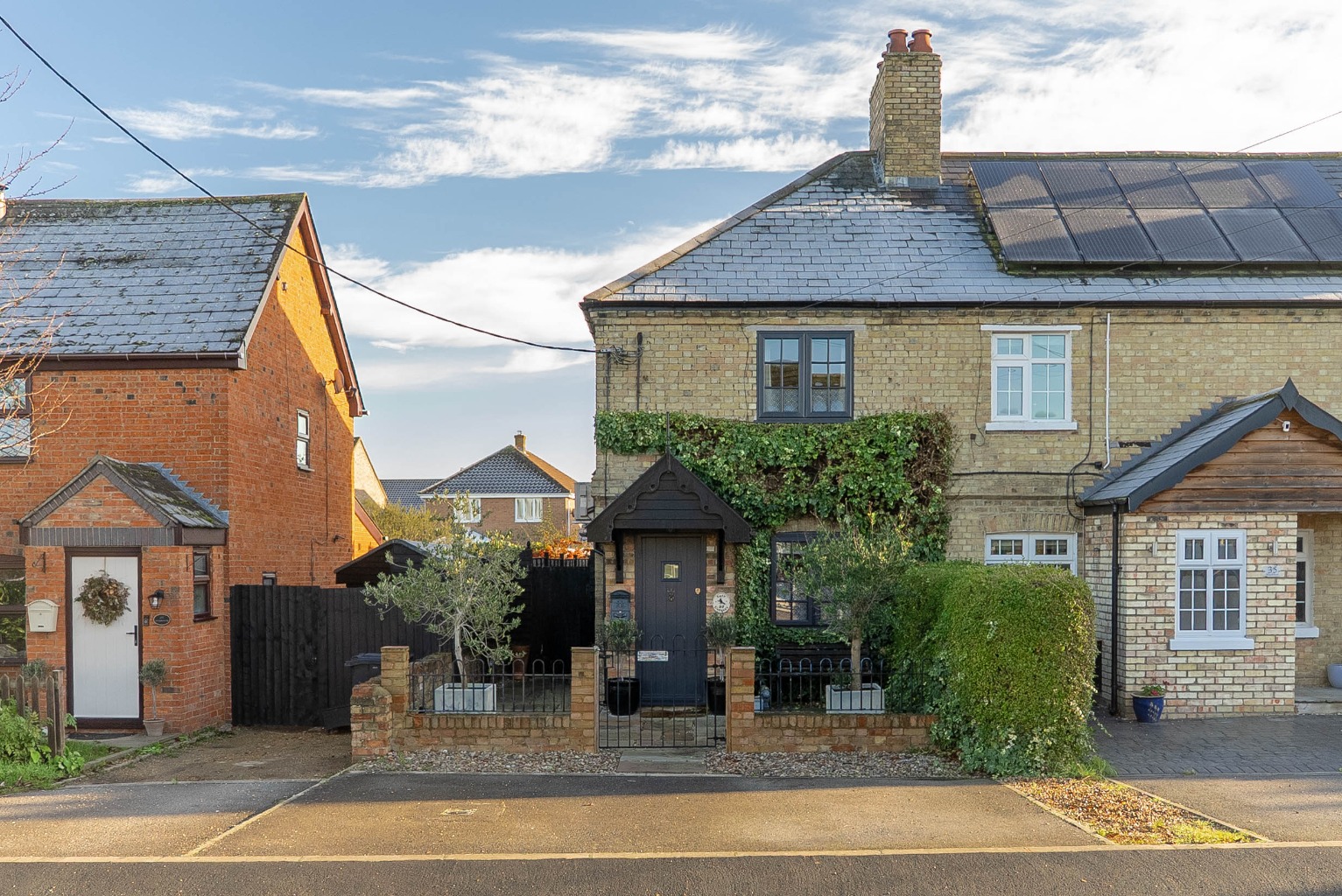 2 bed end of terrace house for sale in Breach Road, Huntingdon, PE28