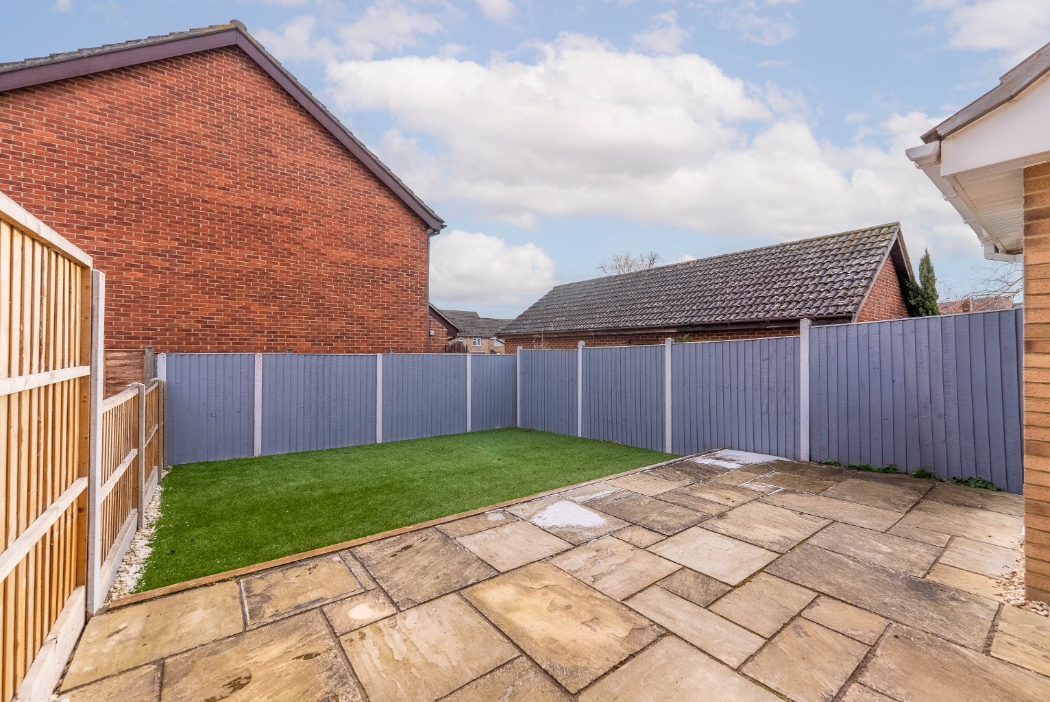2 bed end of terrace house for sale in Sparrowhawk Way, Cambridgeshire  - Property Image 16