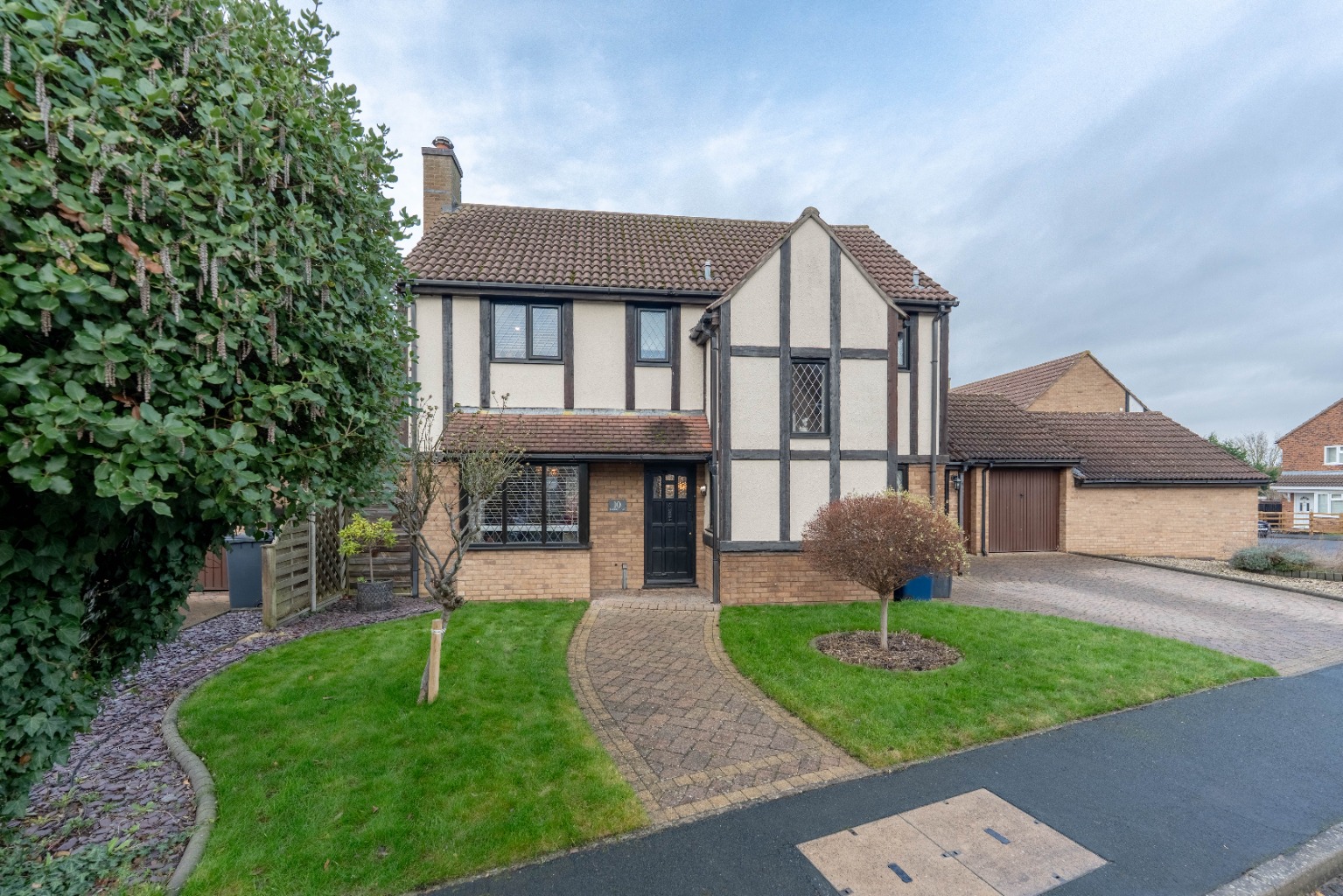 3 bed detached house for sale in Ribble Close, St Ives - Property Image 1