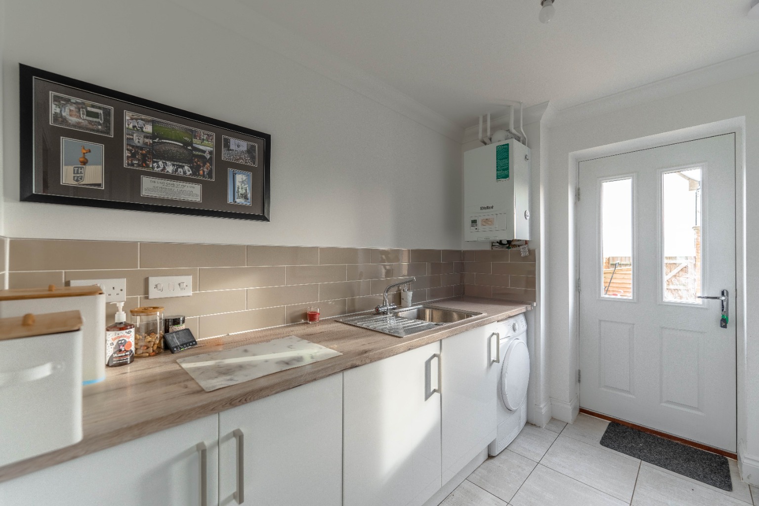 4 bed semi-detached house for sale in Geldart Way, Cambridgeshire  - Property Image 9