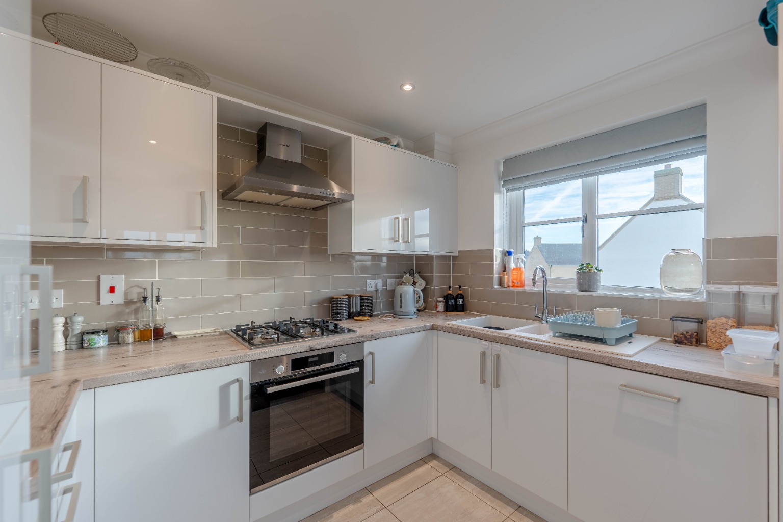 4 bed semi-detached house for sale in Geldart Way, Cambridgeshire  - Property Image 4