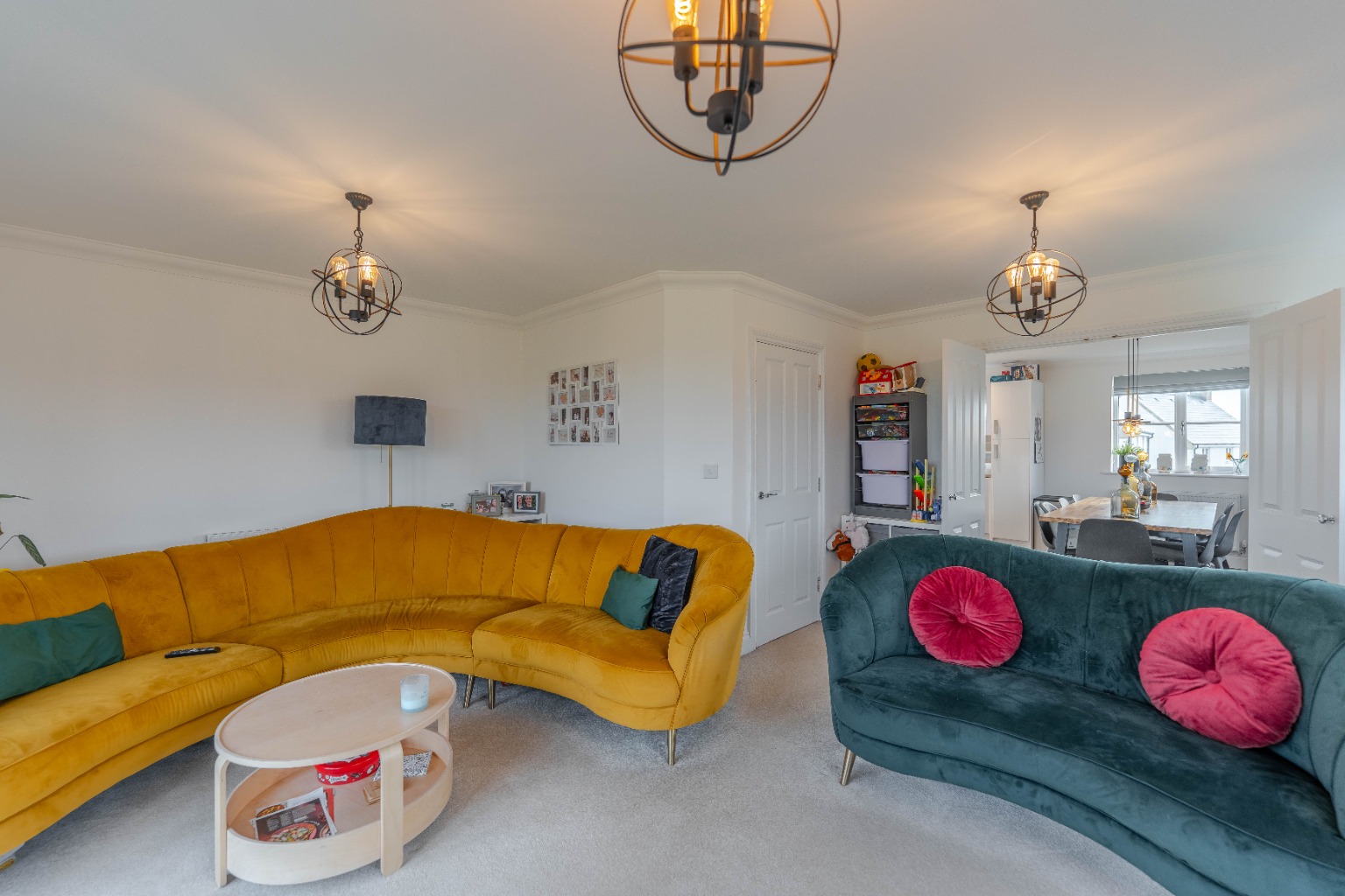 4 bed semi-detached house for sale in Geldart Way, Cambridgeshire  - Property Image 3