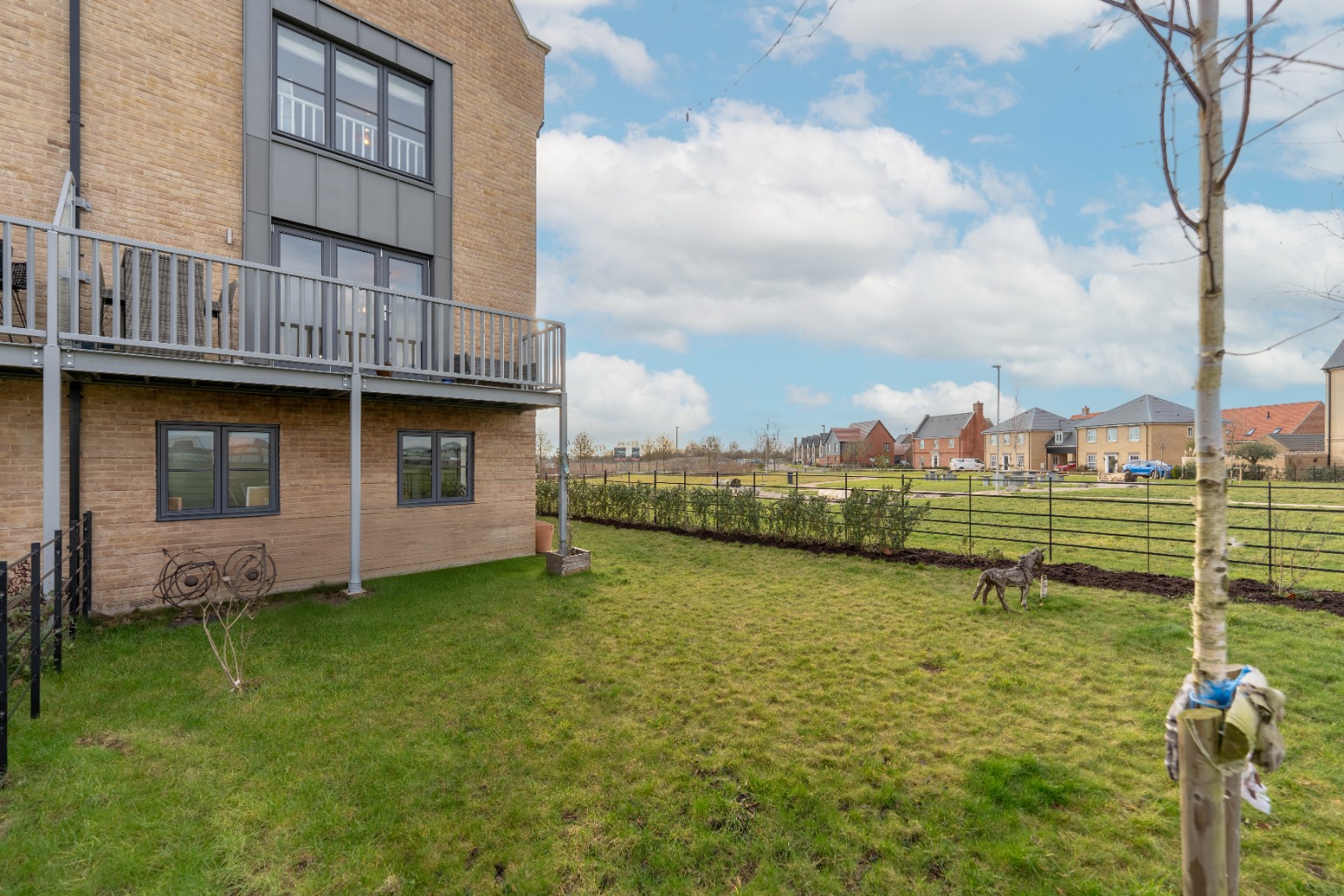 4 bed semi-detached house for sale in Geldart Way, Cambridgeshire  - Property Image 22