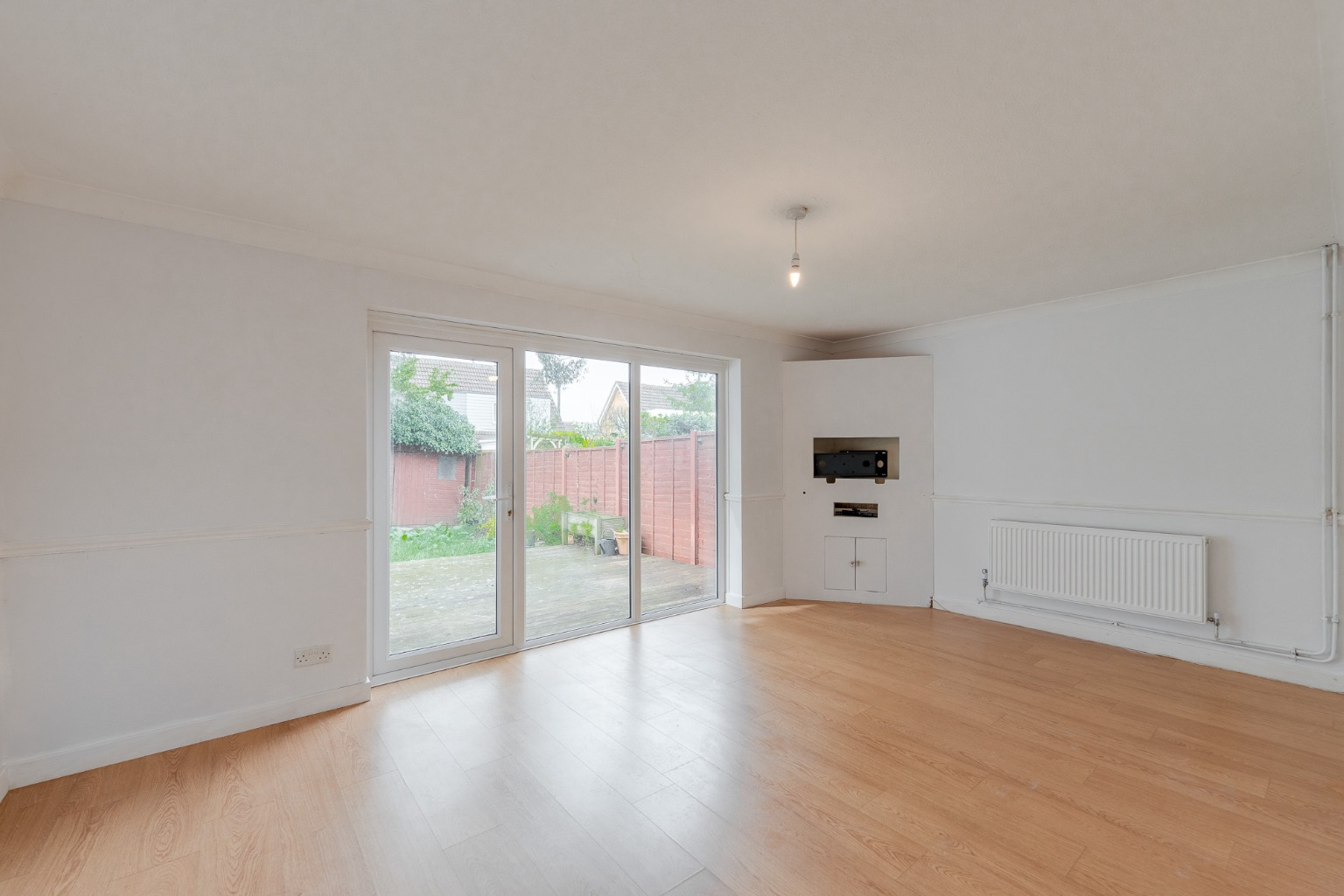 4 bed semi-detached house for sale in Bramble End, Cambridgeshire  - Property Image 4