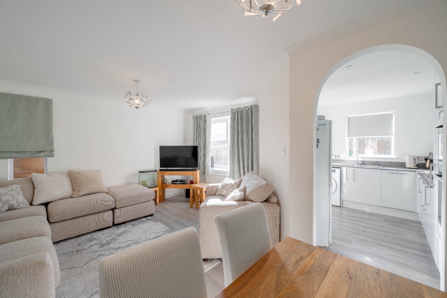 3 bed semi-detached house for sale in Orchard Close, Cambridgeshire  - Property Image 5