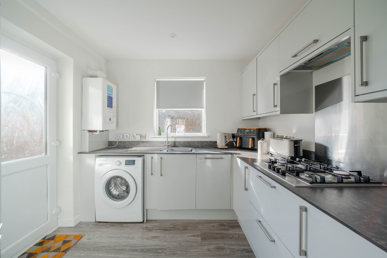 3 bed semi-detached house for sale in Orchard Close, Cambridgeshire  - Property Image 3