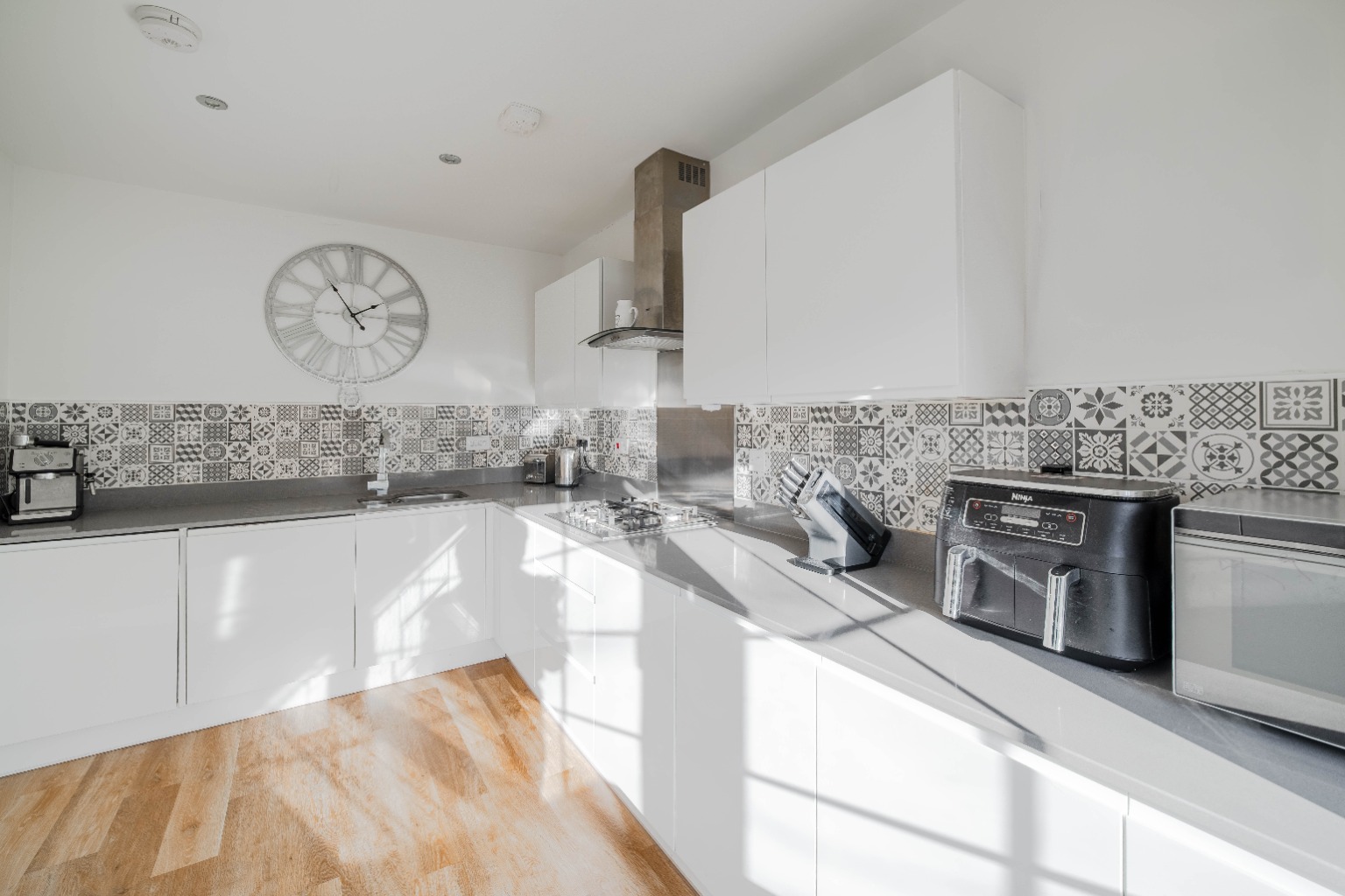 3 bed terraced house for sale in Hetley Close, Cambridgeshire  - Property Image 4