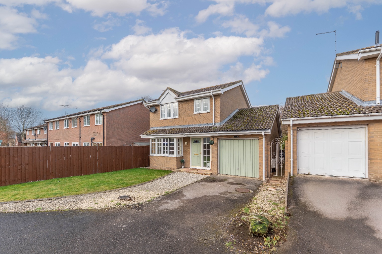 3 bed detached house for sale in Hamden Way, Cambridge  - Property Image 1