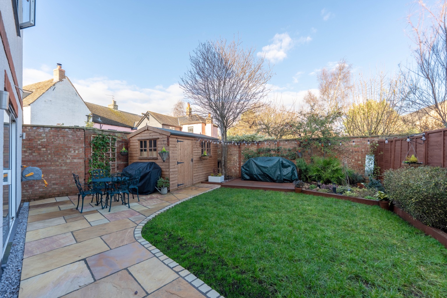 4 bed link detached house for sale in Pipers Lane, Huntingdon 3