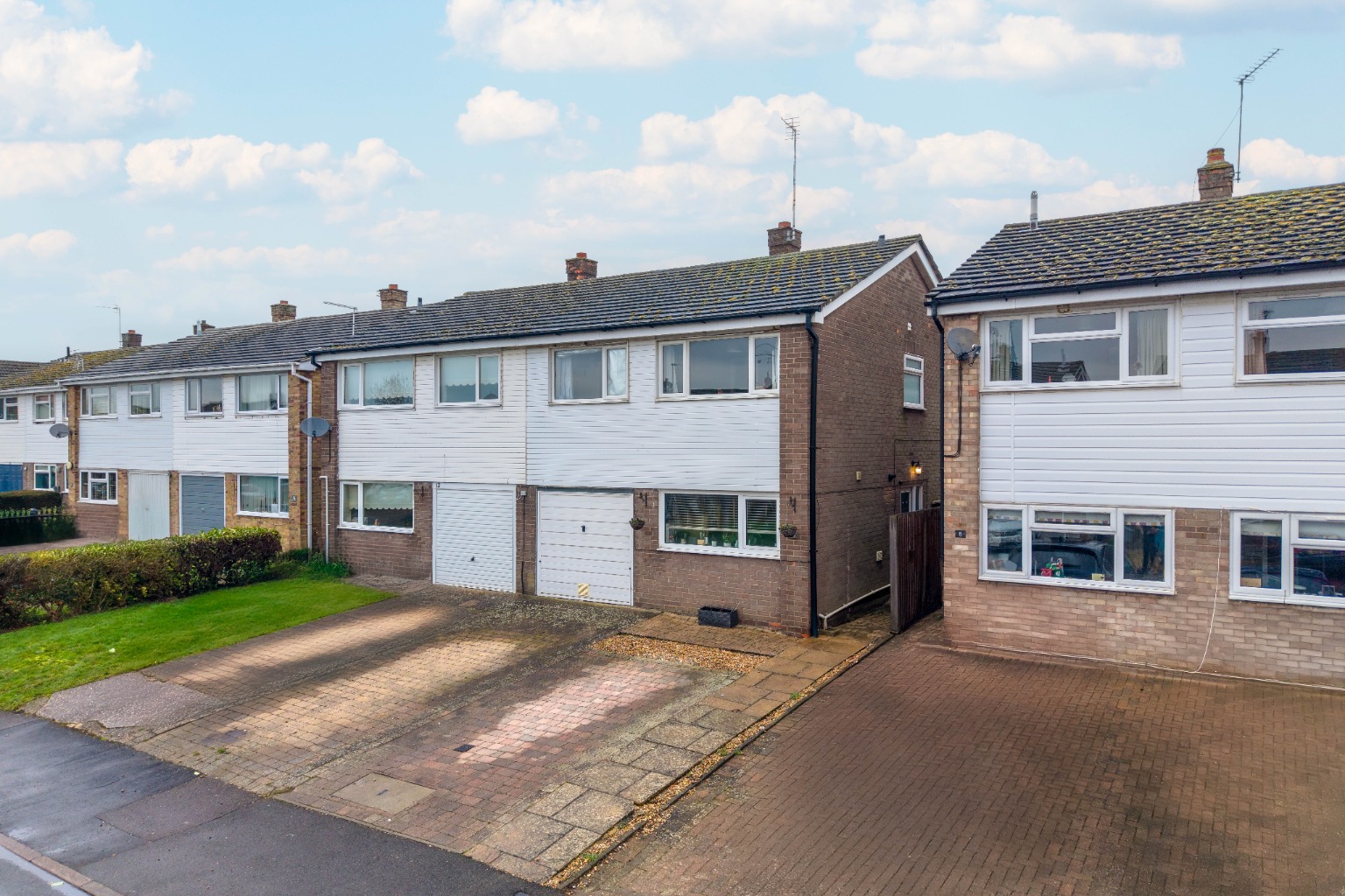 3 bed semi-detached house for sale in Lenton Close, Cambridgeshire - Property Image 1