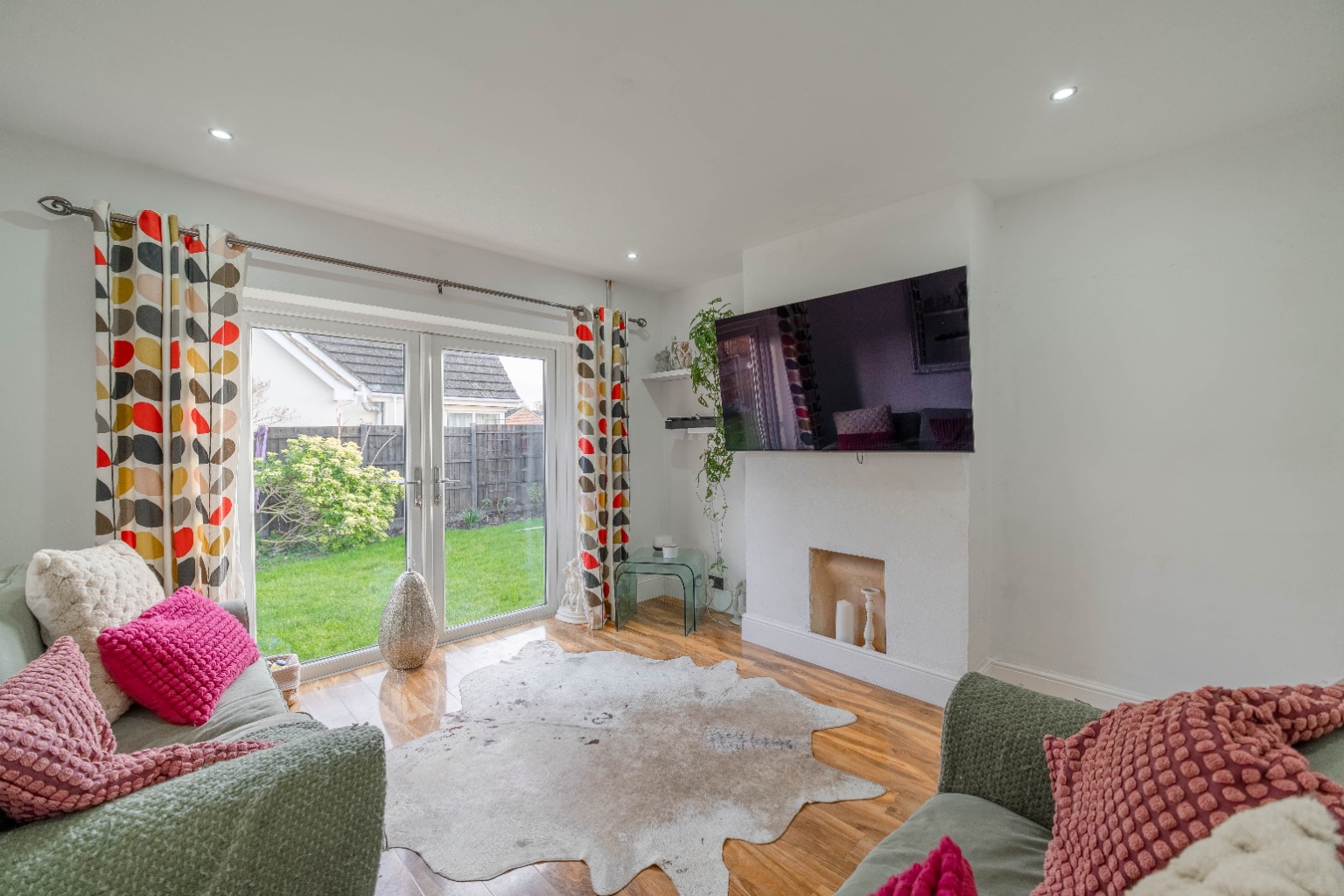 2 bed detached bungalow for sale in Glatton Road, Huntingdon 6